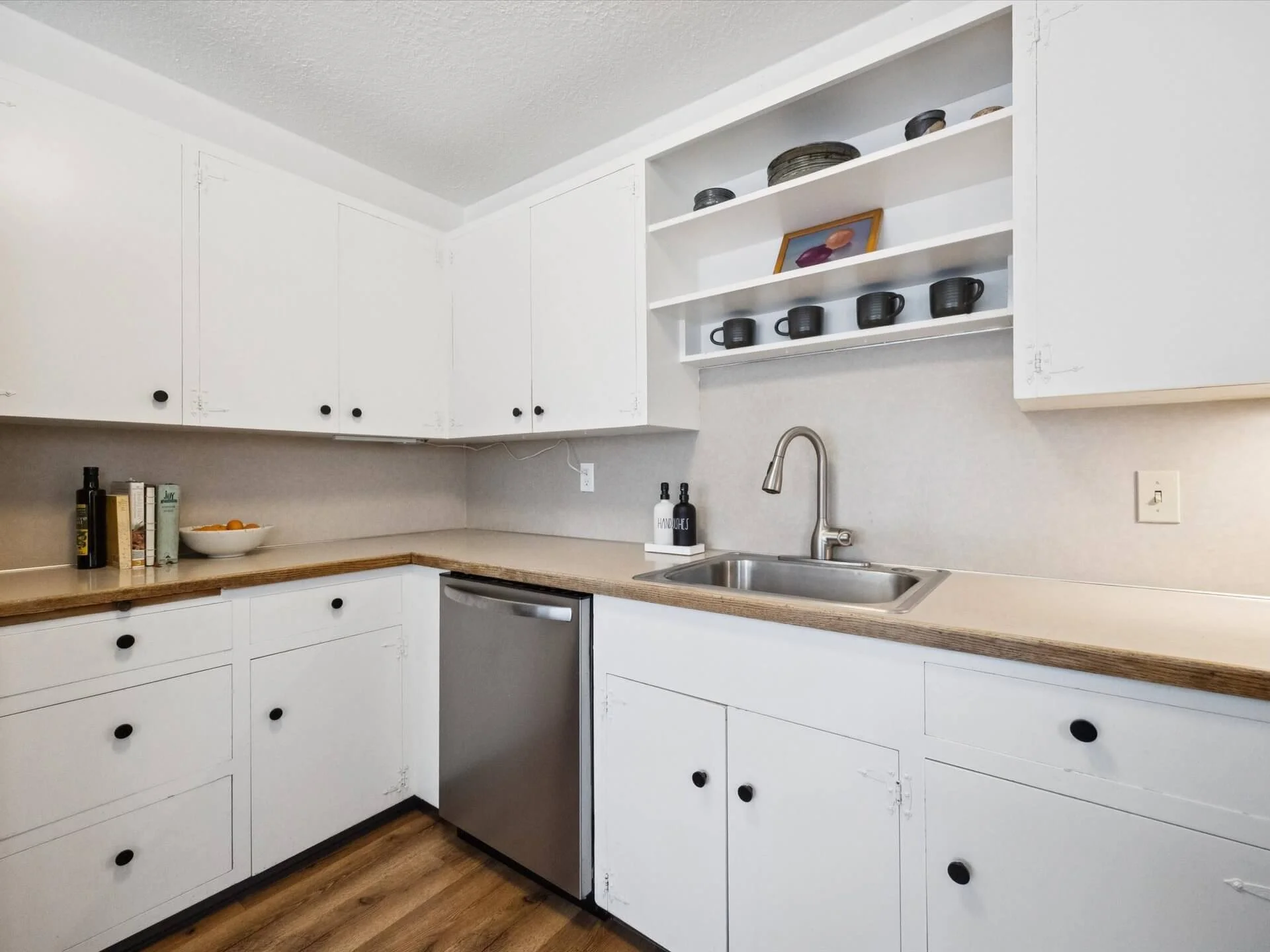 20-3332 SE 9th Ave, Portland - 20260209 - 096.jpg