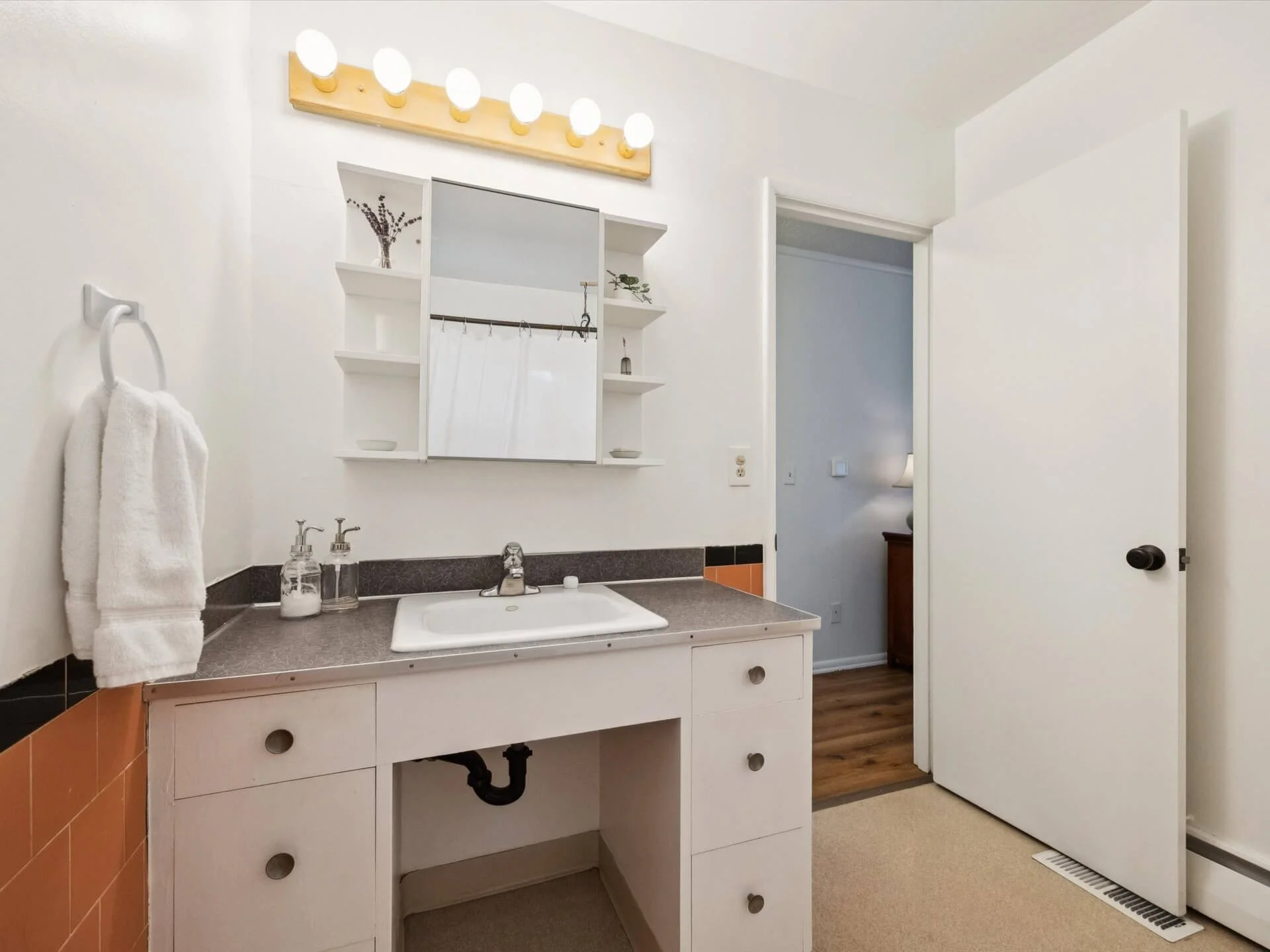 24-3332 SE 9th Ave, Portland - 20260209 - 116.jpg