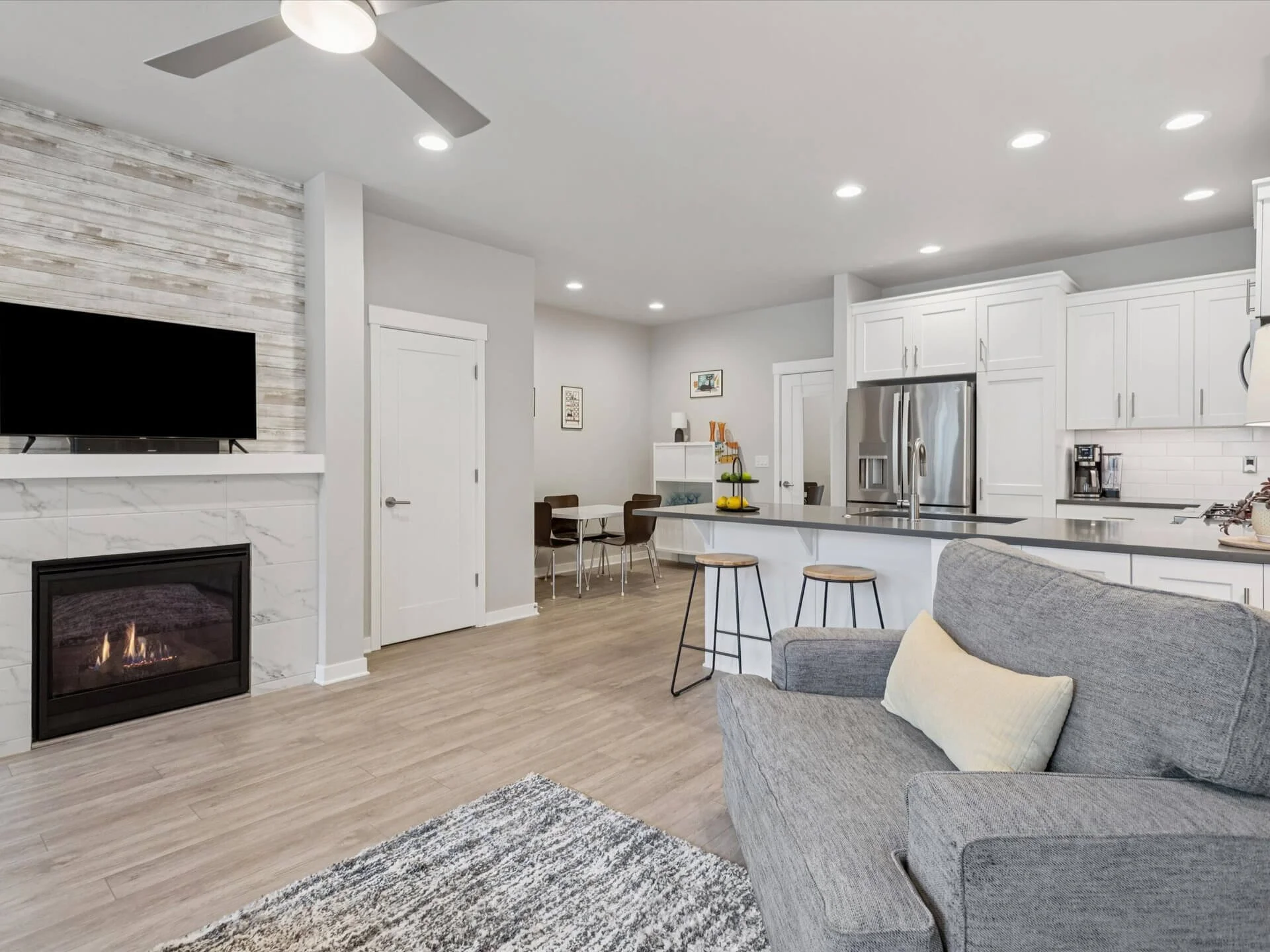11-SE Century Blvd - Hillsboro - 051.jpg