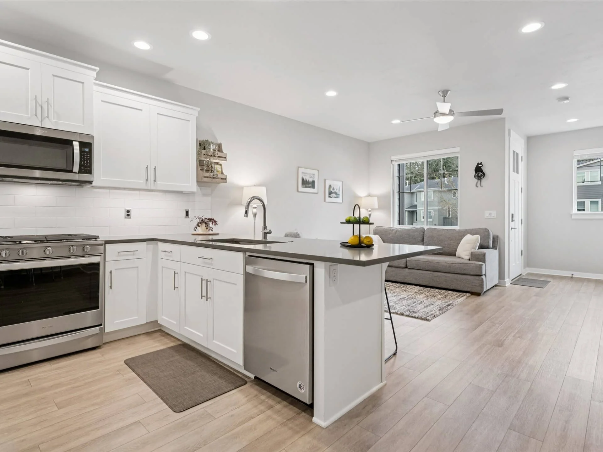16-SE Century Blvd - Hillsboro - 076.jpg