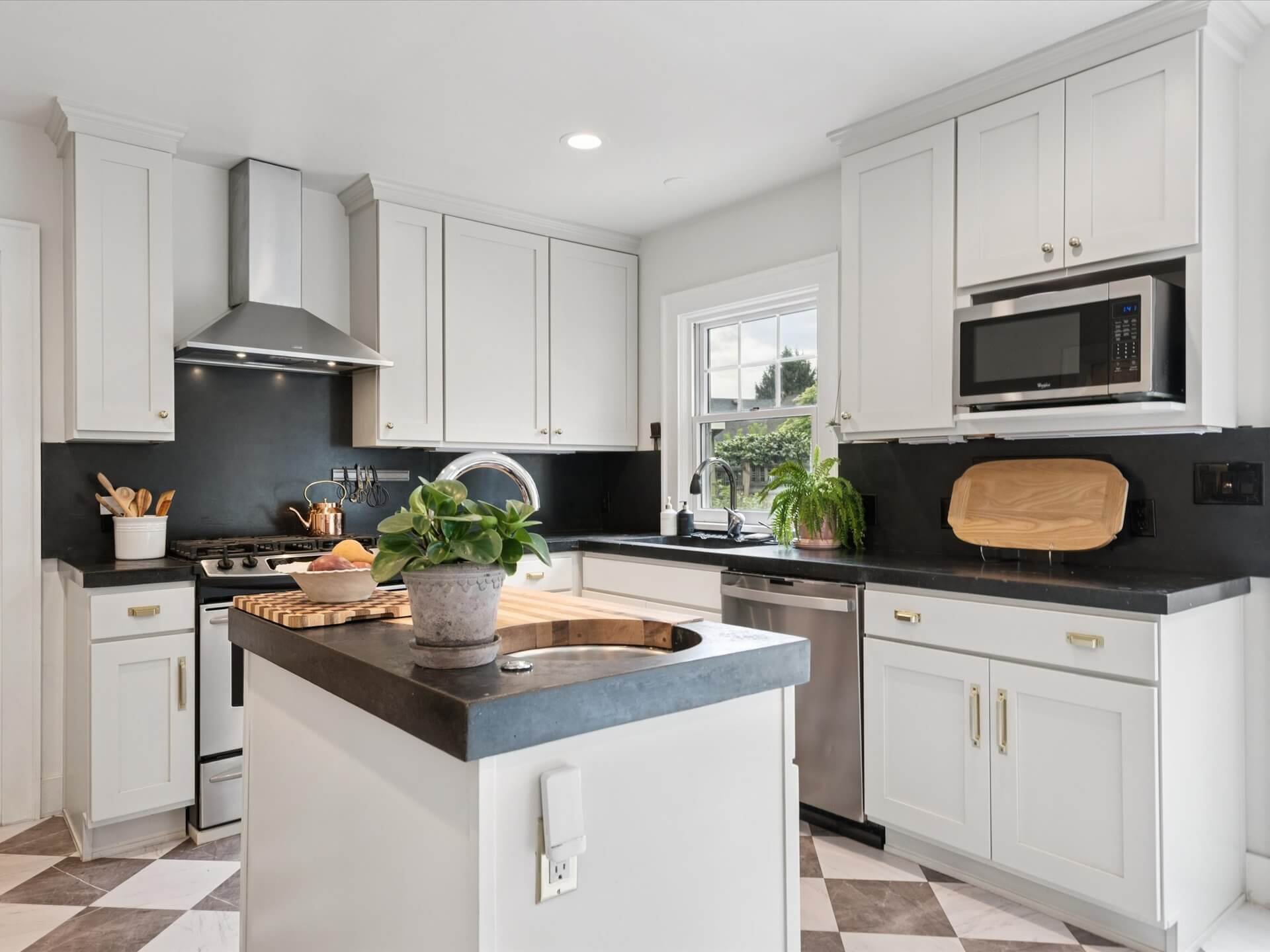 15-NE Multnomah St - Portland - 071.jpg