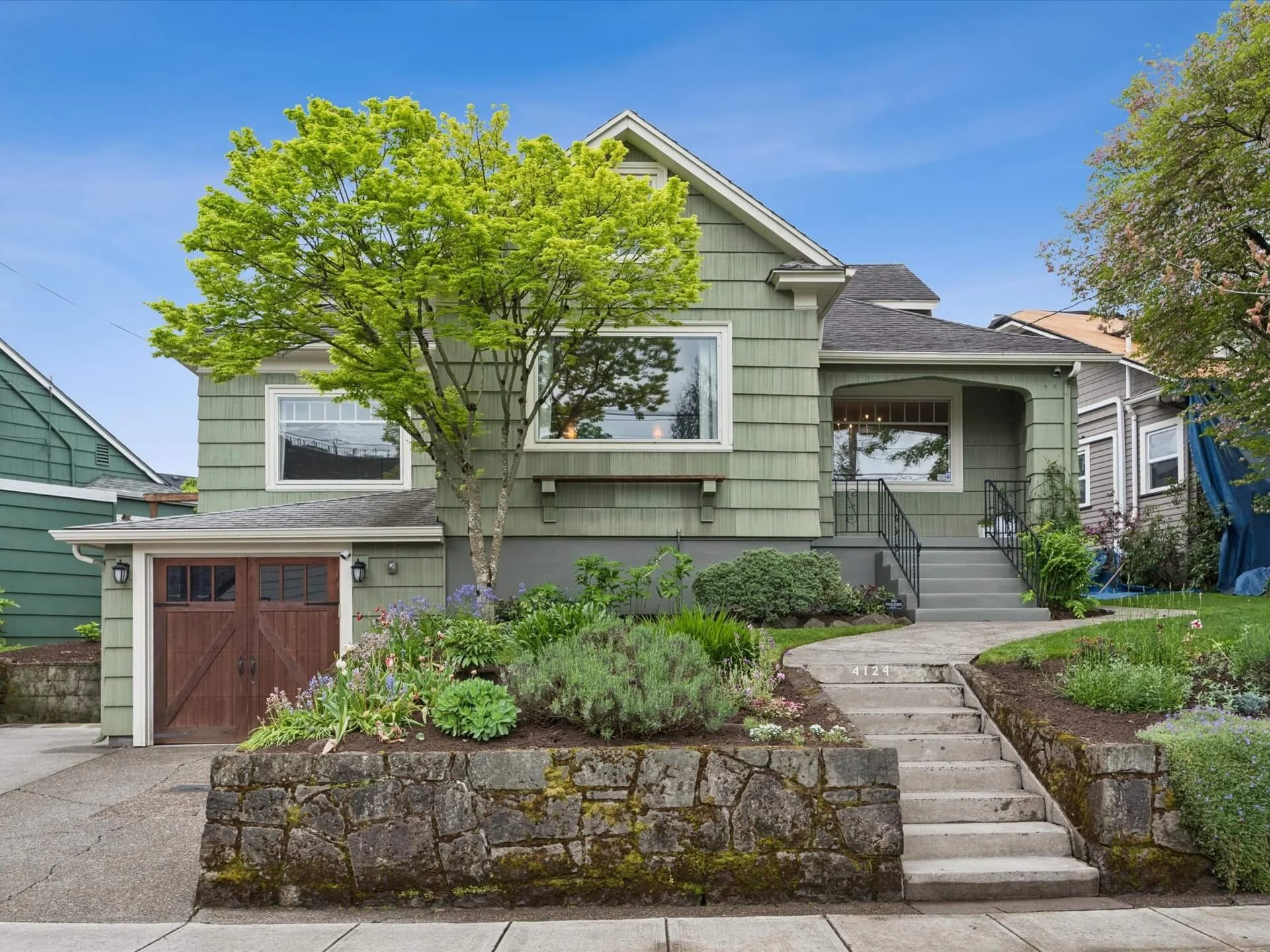 4124 NE Multnomah St <strong>$899,900 </strong&gt
