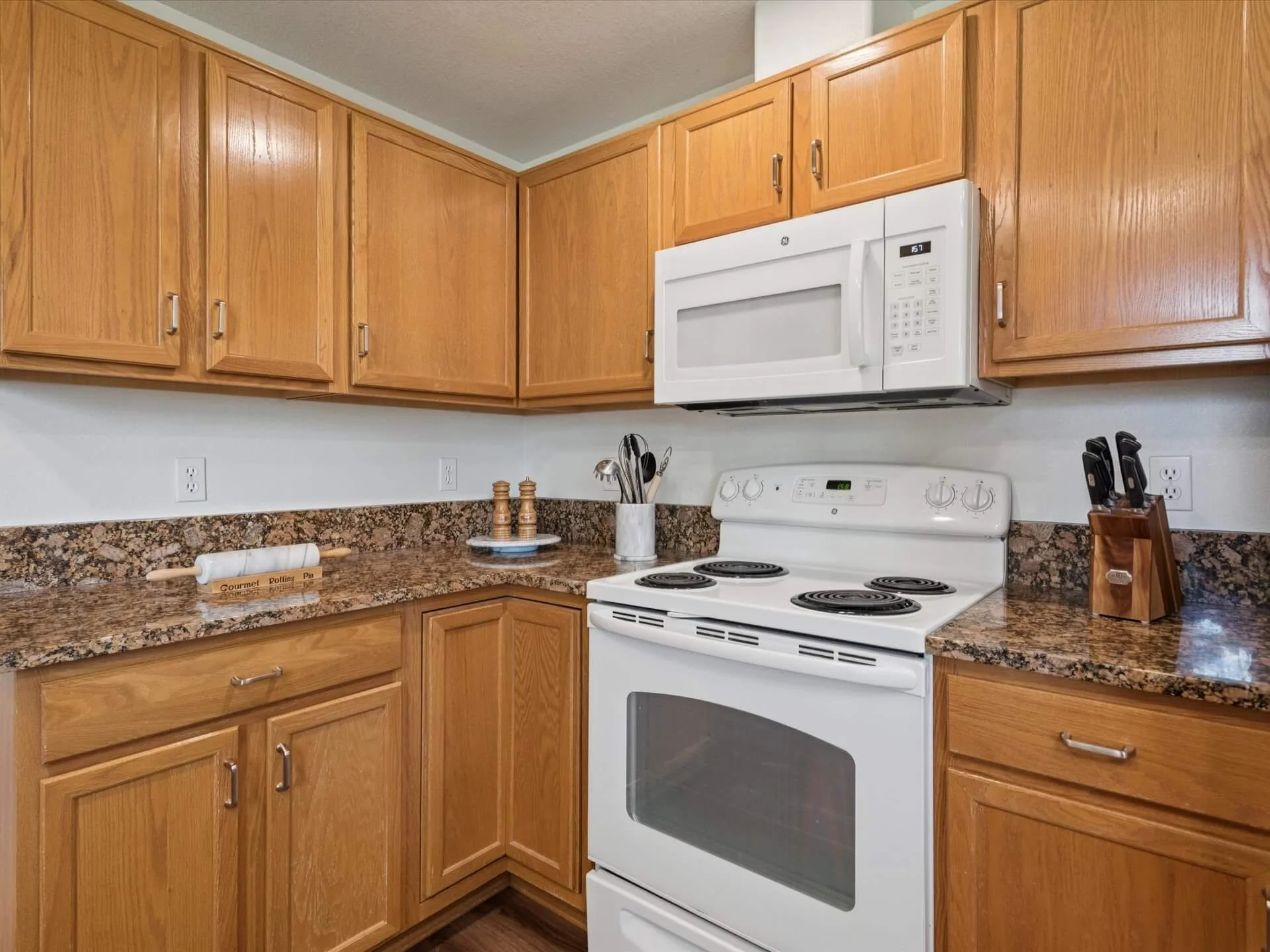14-SE 18th Ave. - Hillsboro - 066.jpg