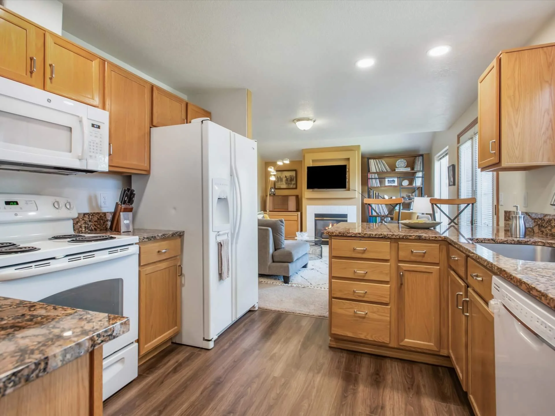 15-SE 18th Ave. - Hillsboro - 071.jpg