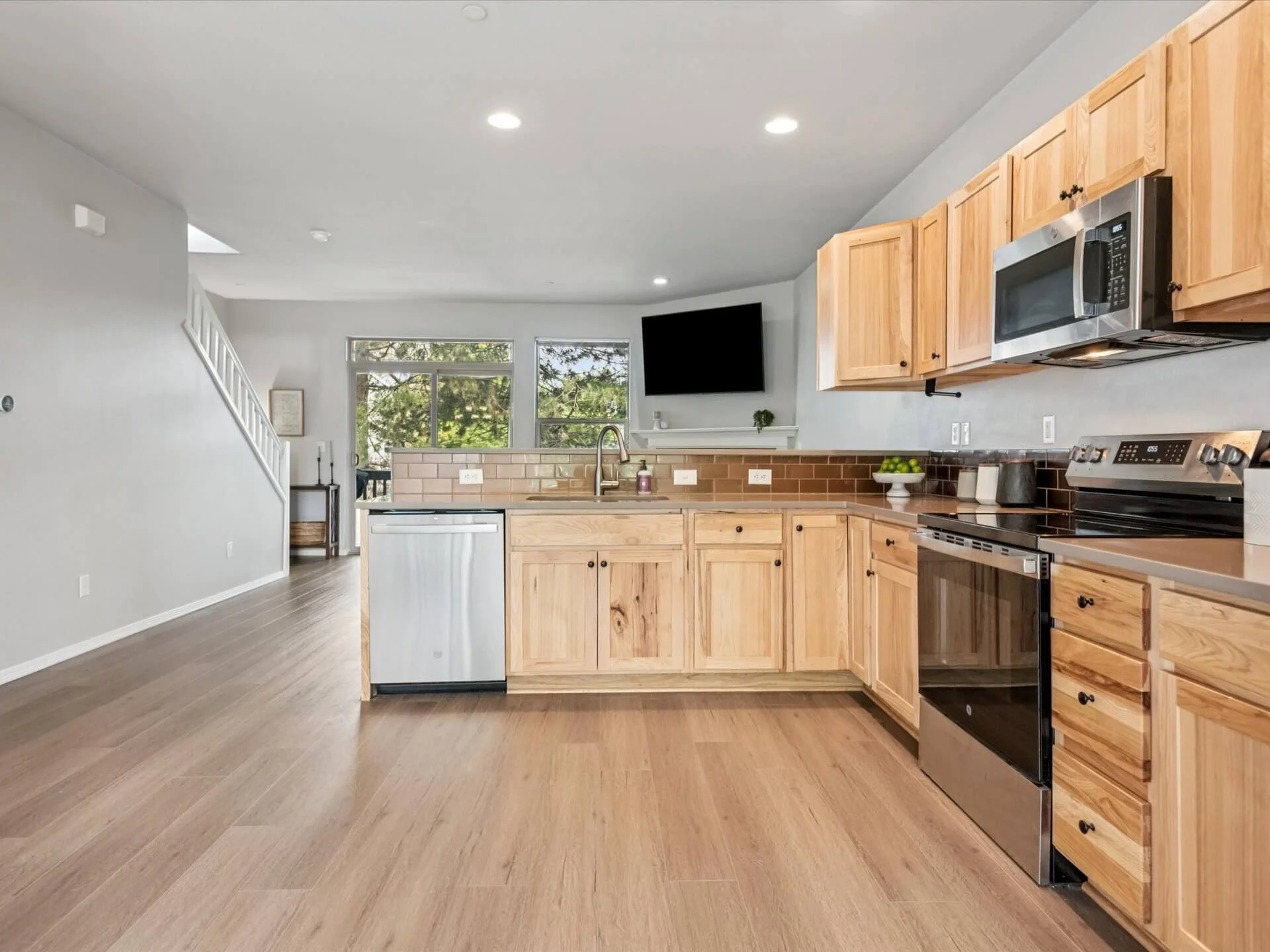 12-SW Stone Ridge Cir - Beaverton - 056.jpg