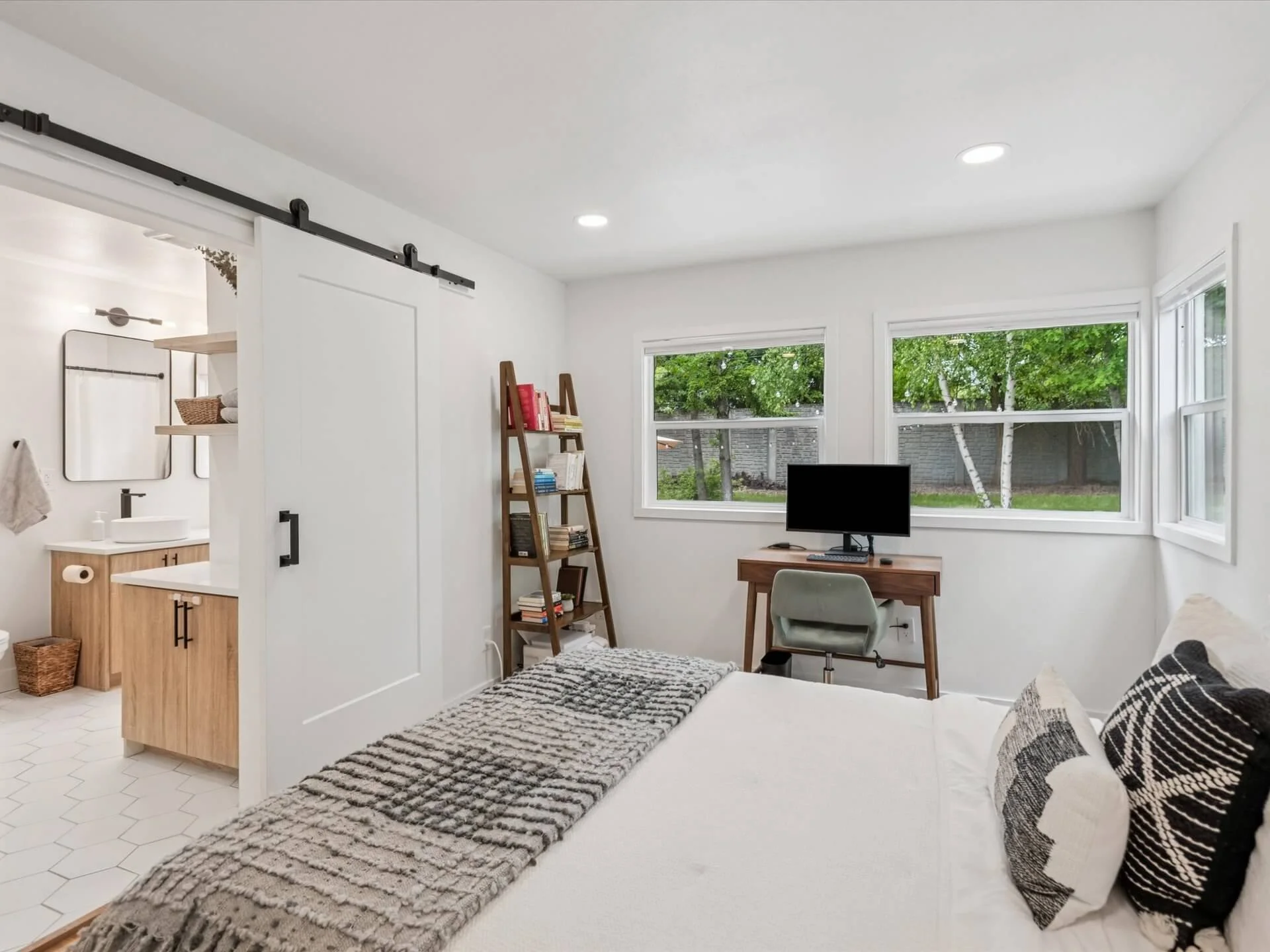 24-SW Belvidere Pl - Portland - 116.jpg