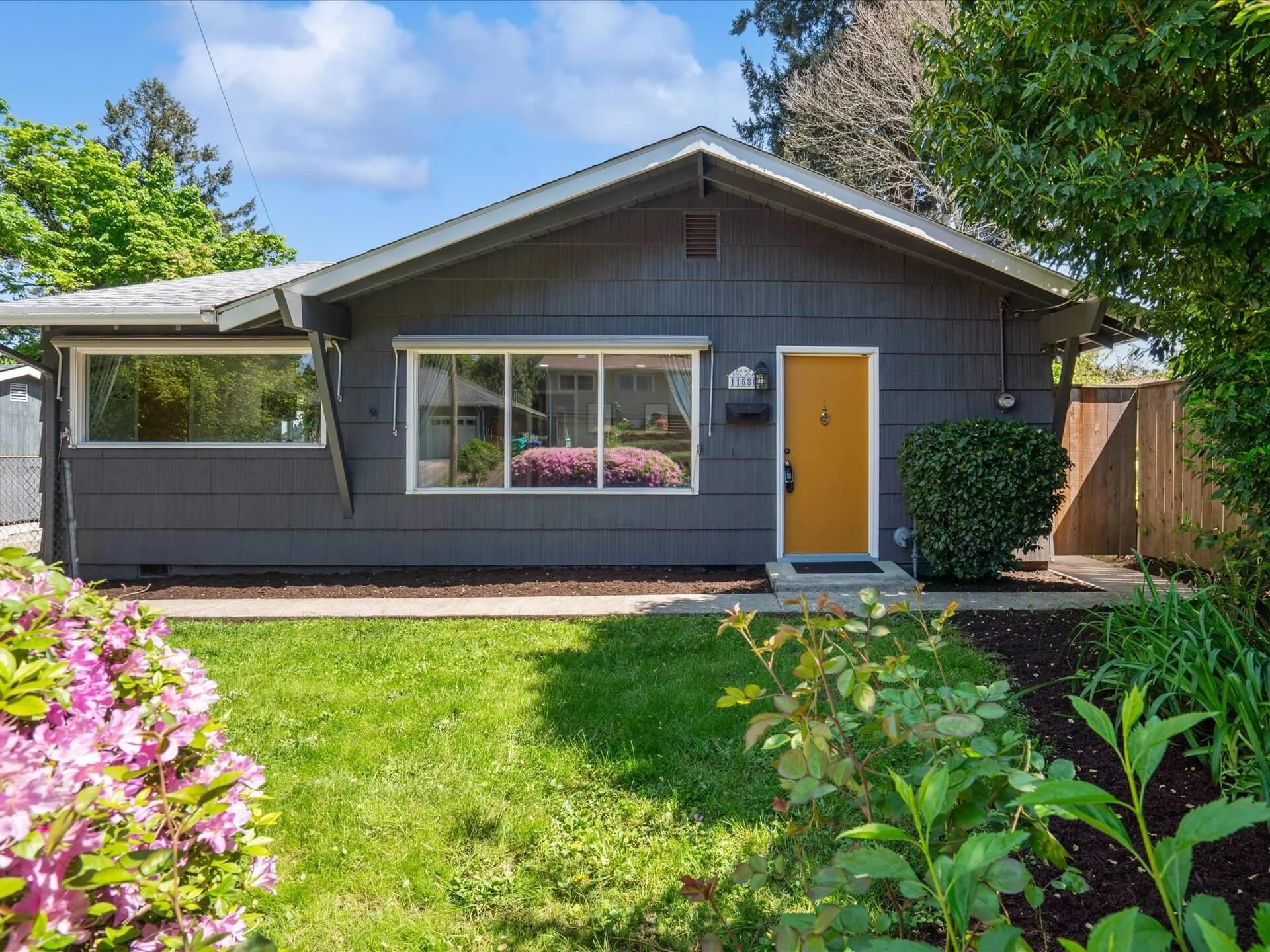 6435 N Villard Ave.<Strong>SOLD</strong>