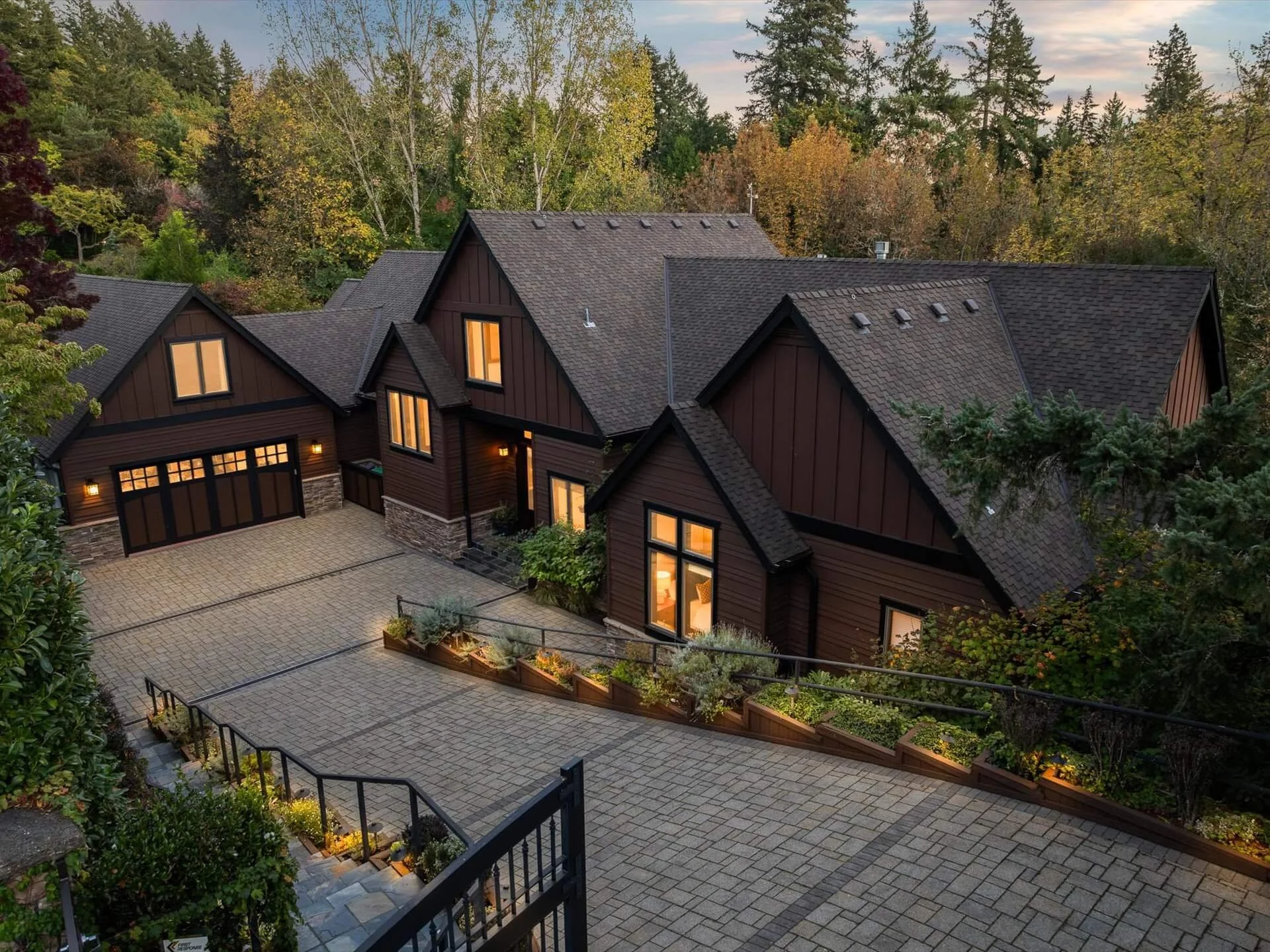 5702 SW Grover Ct <strong>$2,444,000 </strong&gt