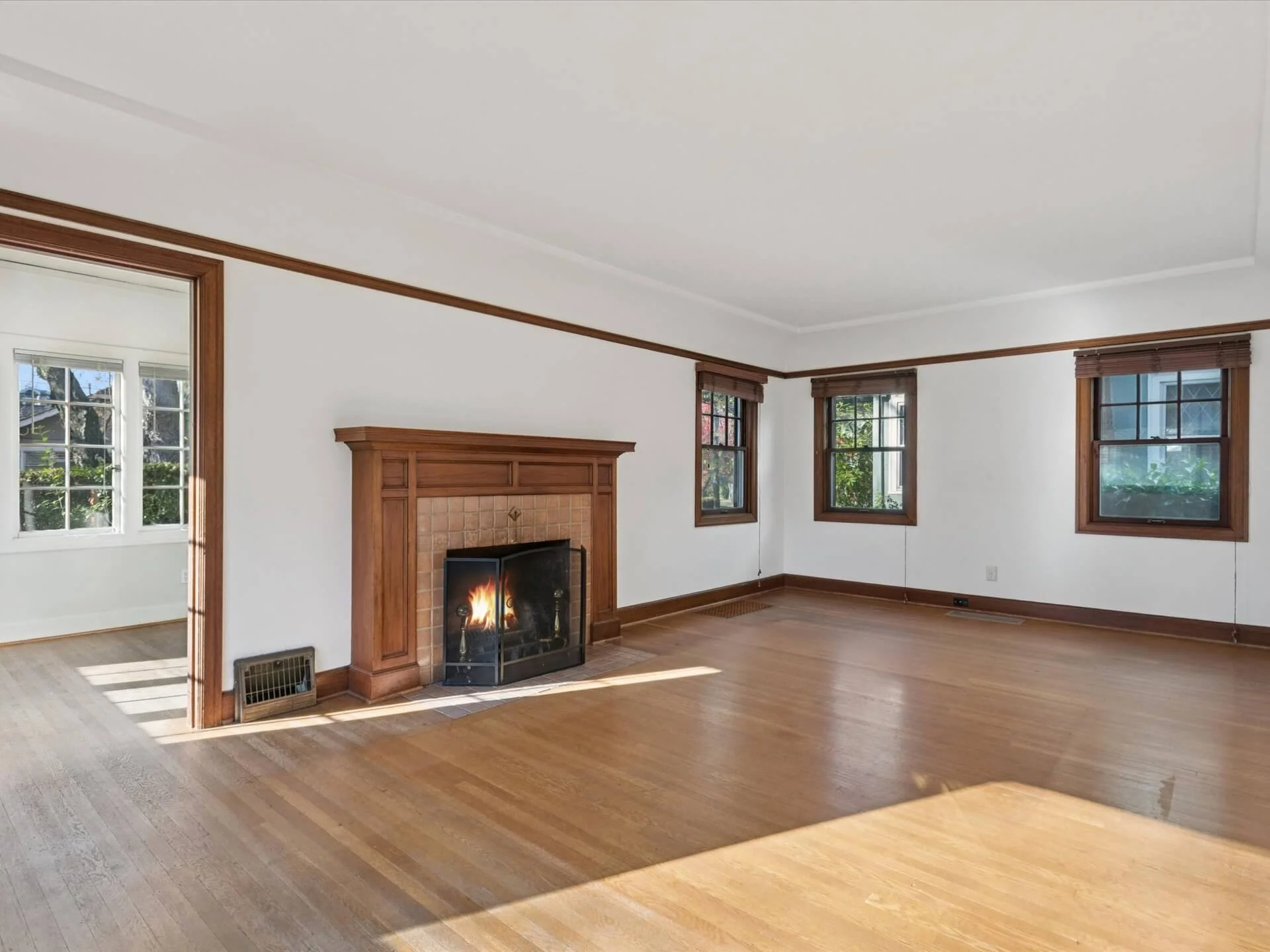 08-NE Hassalo St - Portland - 036.jpg