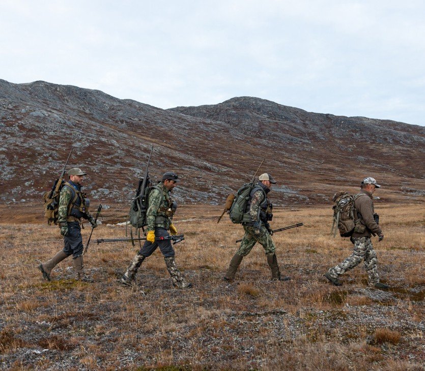 The hunters head off in search of musk oxen. 