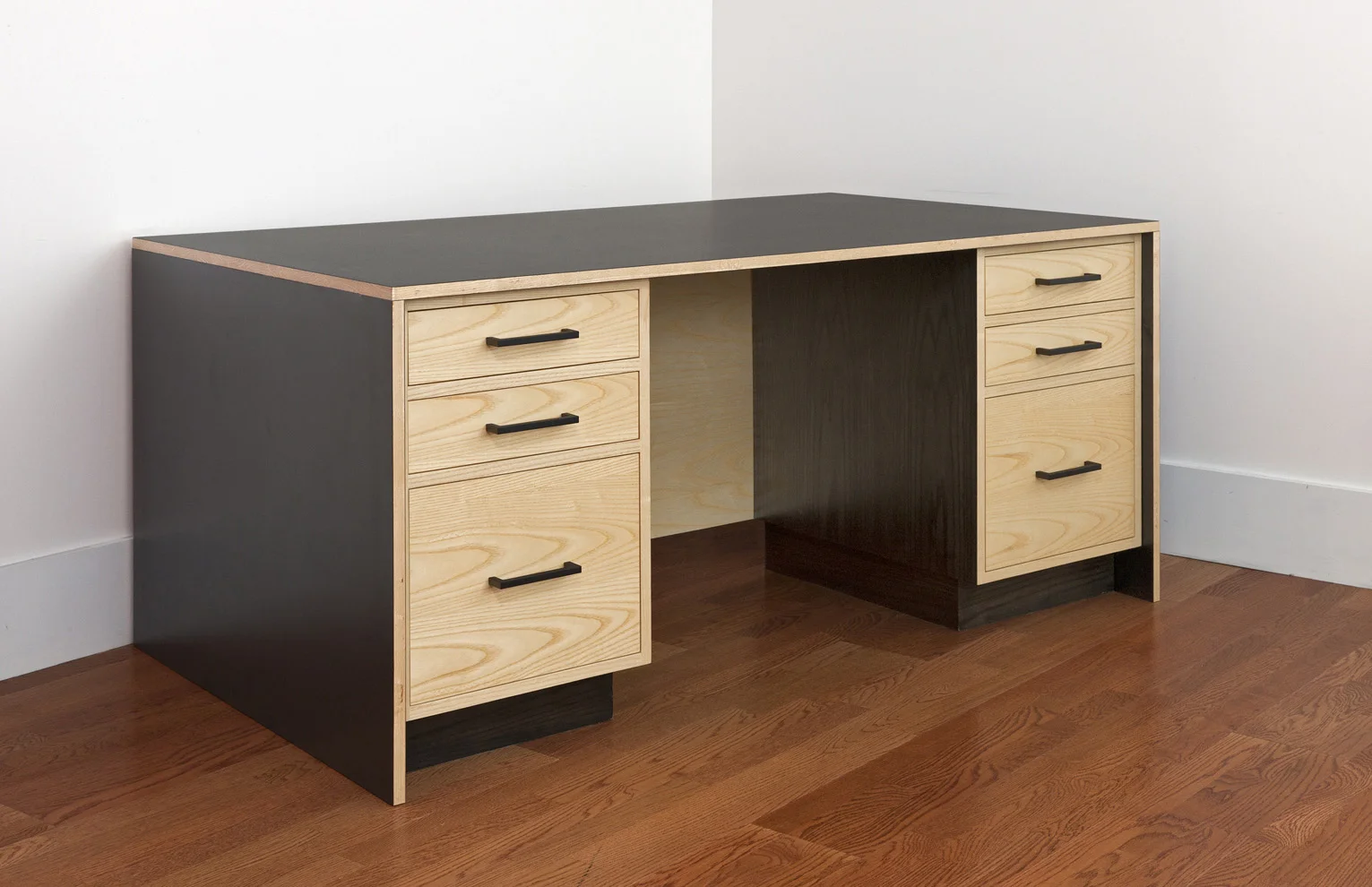 Seattle Desk