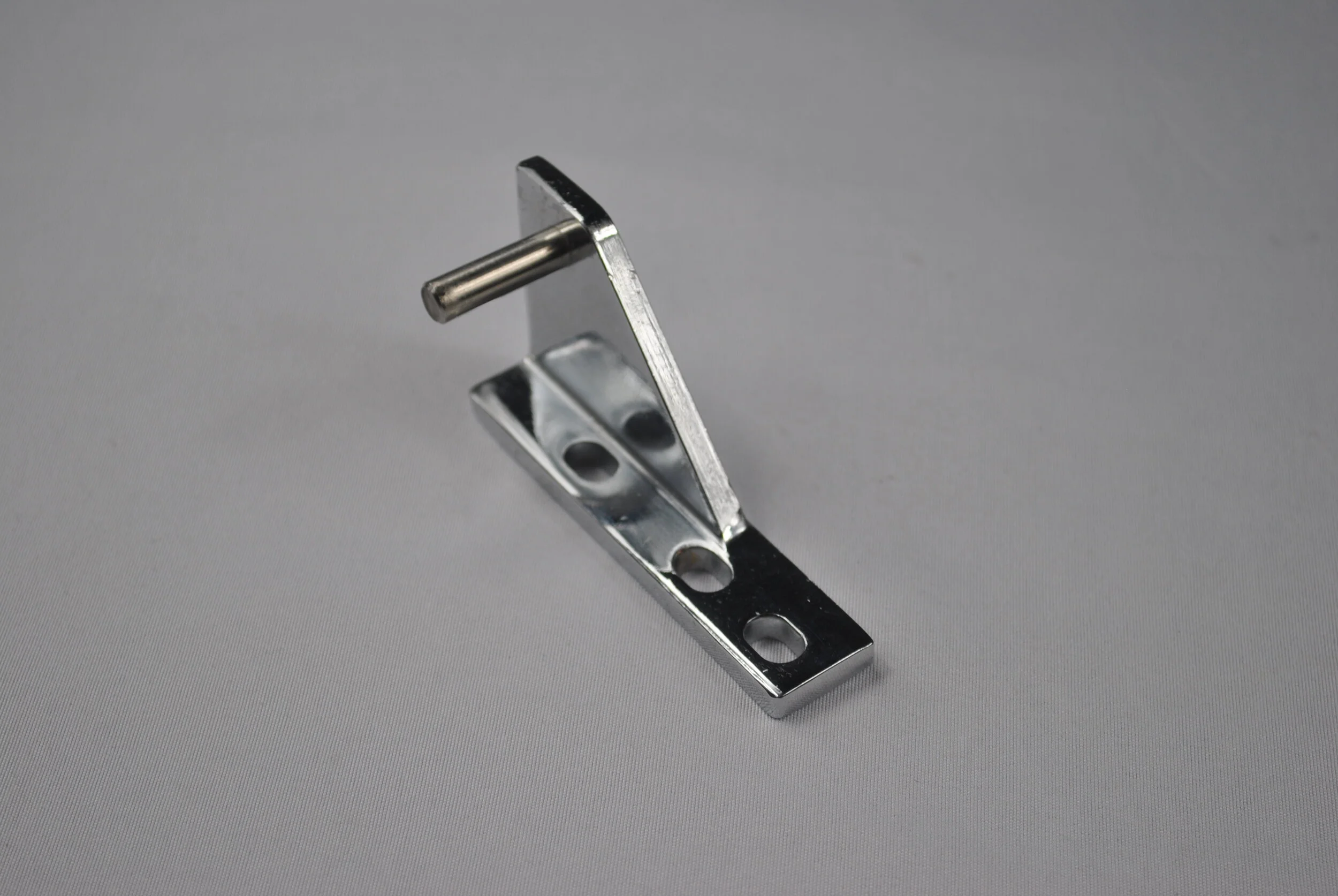 UPPER LEFT HINGE-48R05.JPG