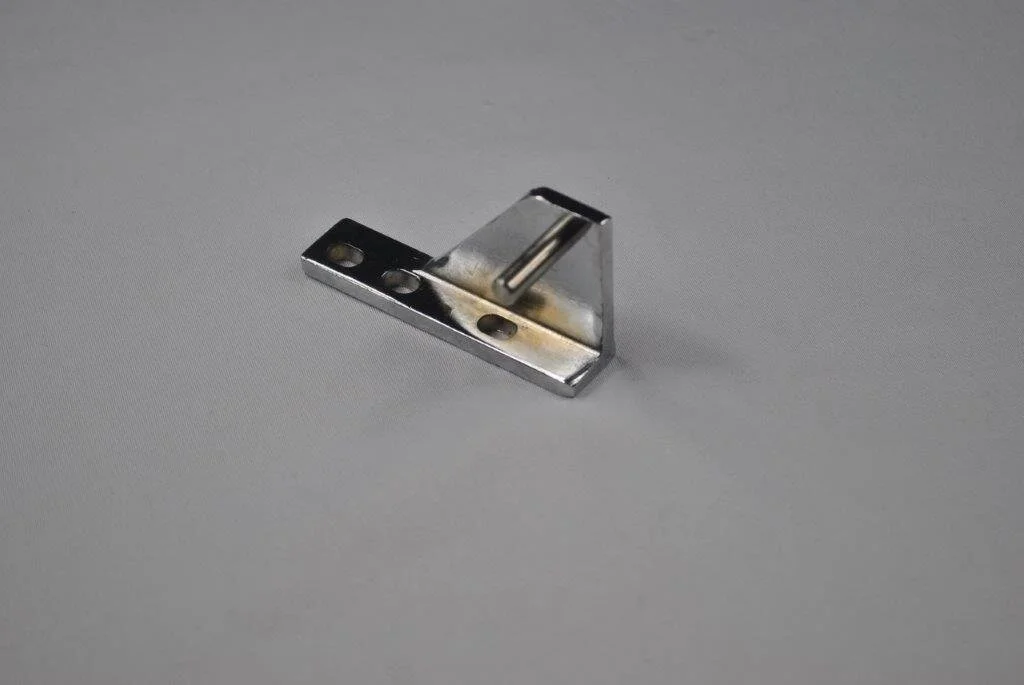 UPPER RIGHT HINGE 27R05.jpg