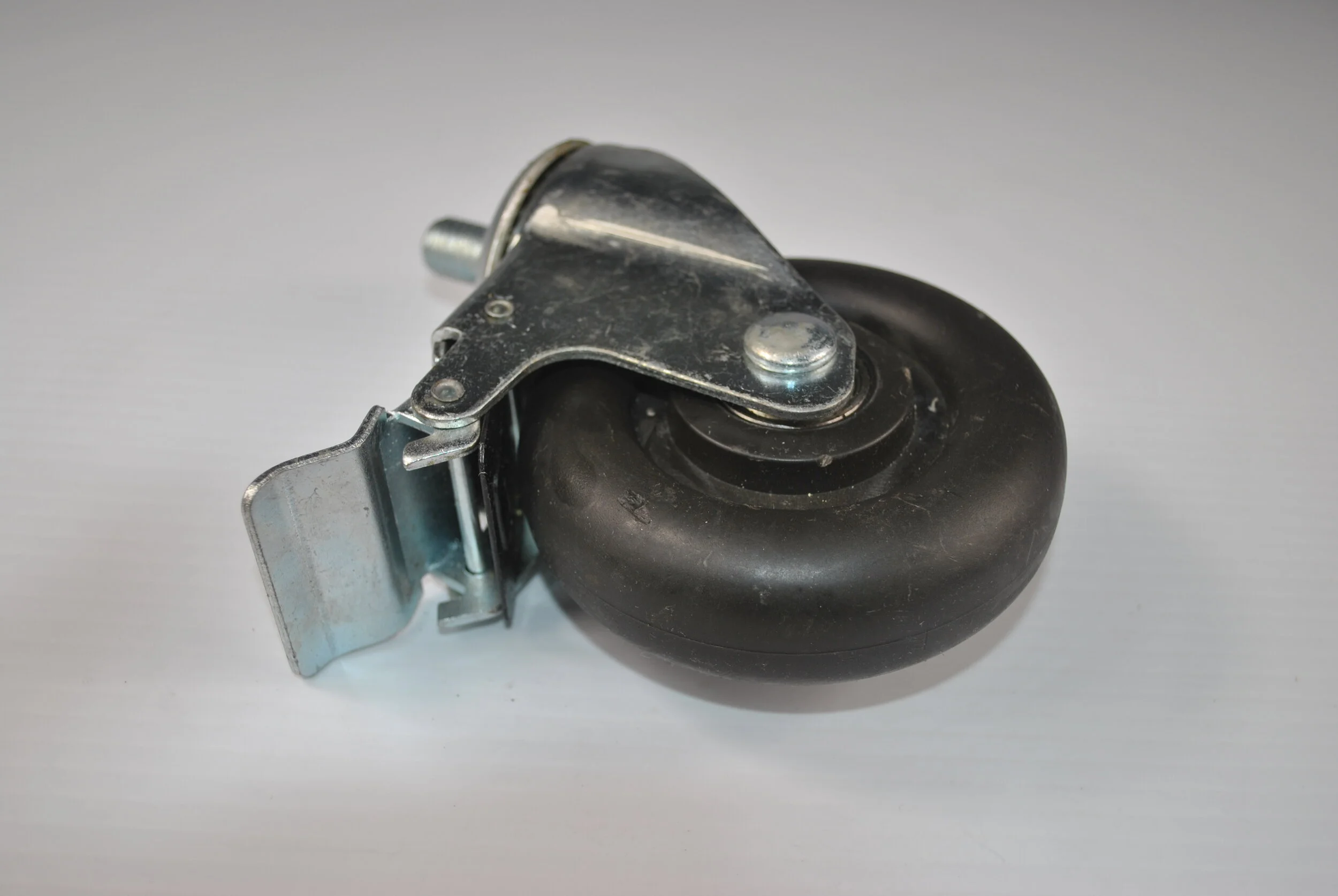 CASTER WITH BRAKE B0604421.jpg