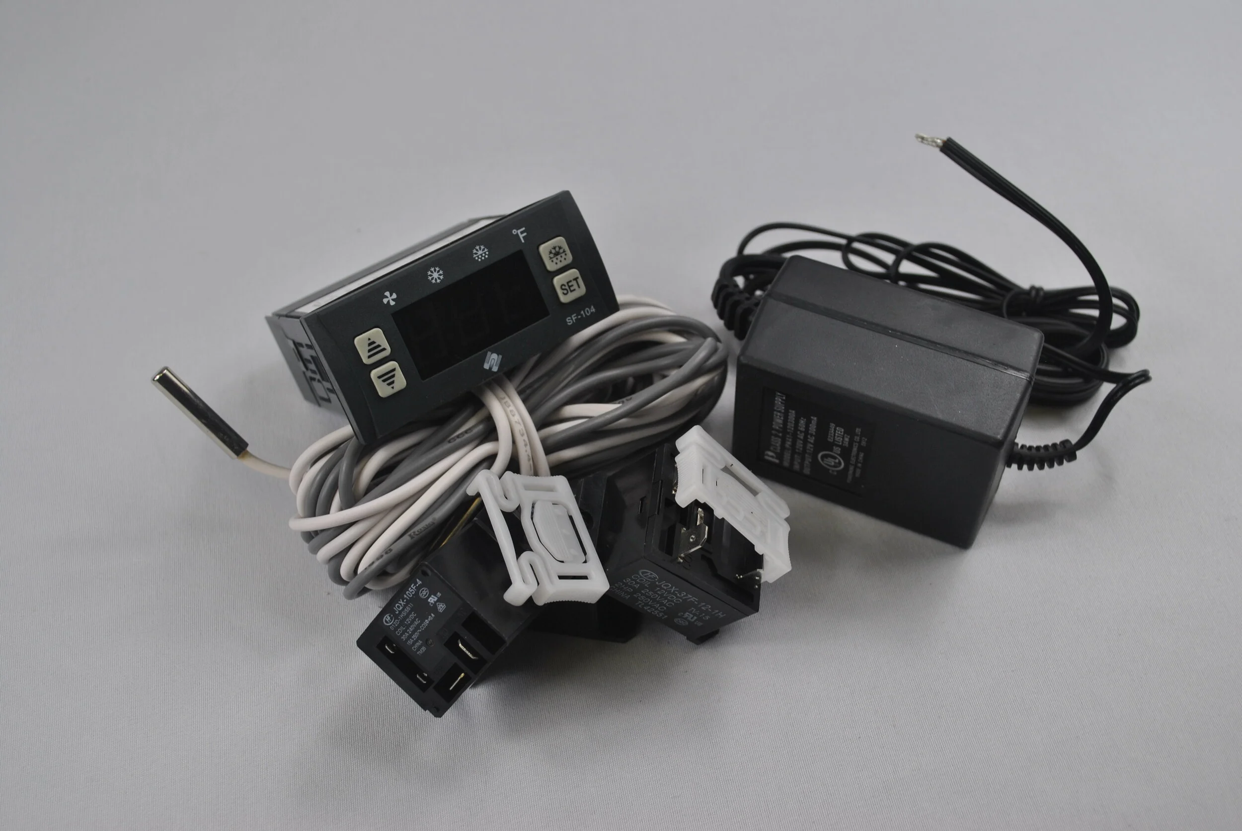 DIGITAL THERMOSTAT WITH RELAU SF-104-1.jpg