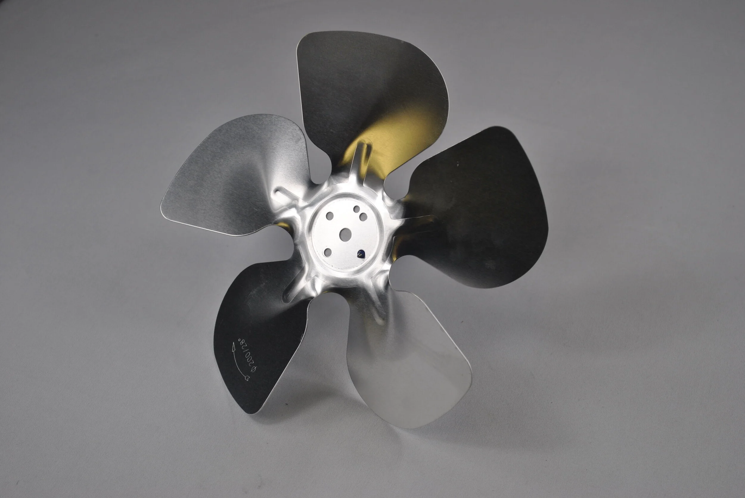 CONDENSER FAN BLADE MEASUREMENT W0301060.jpg
