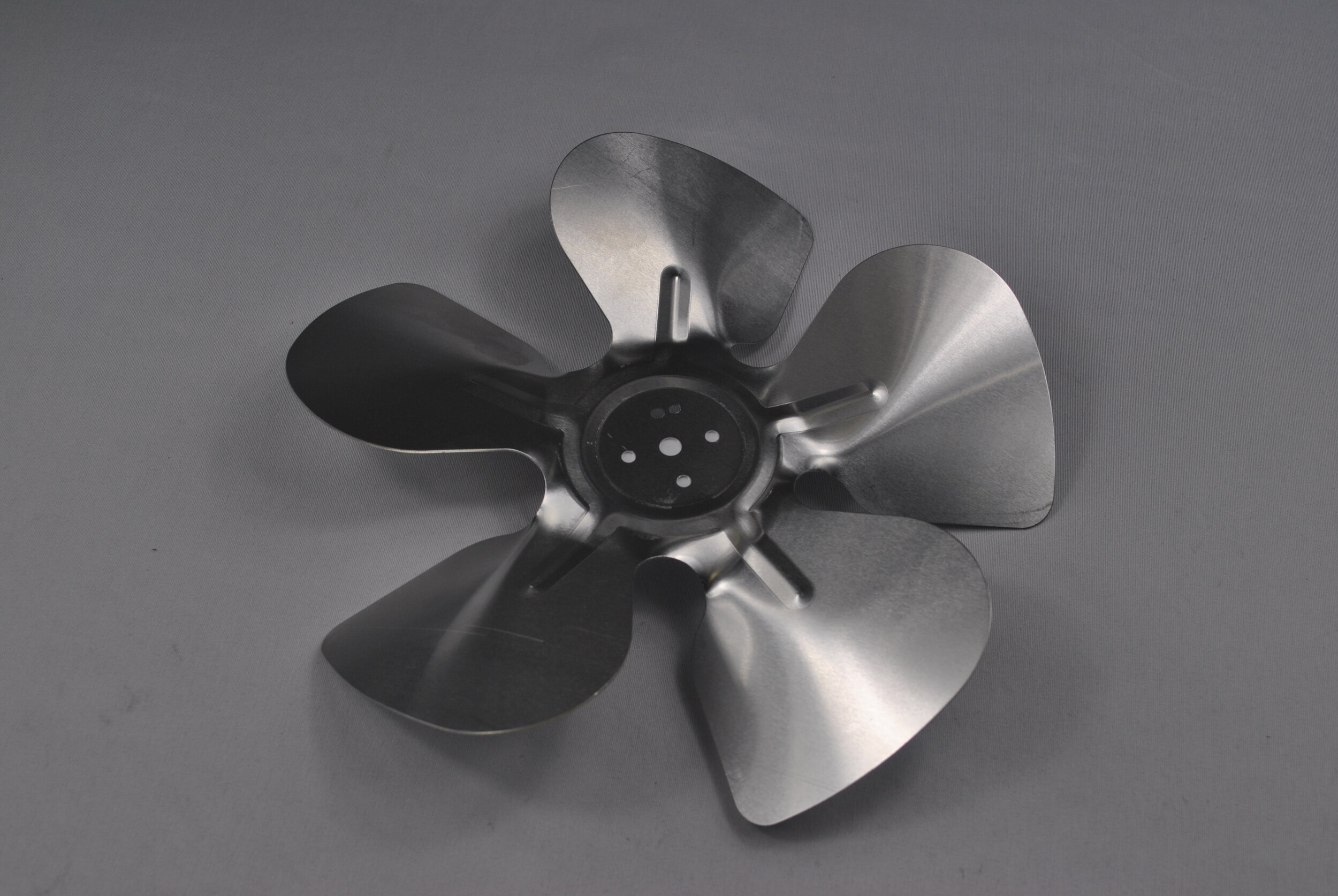 CONDENSER FAN BLADE MEASUREMENT W0301061.jpg