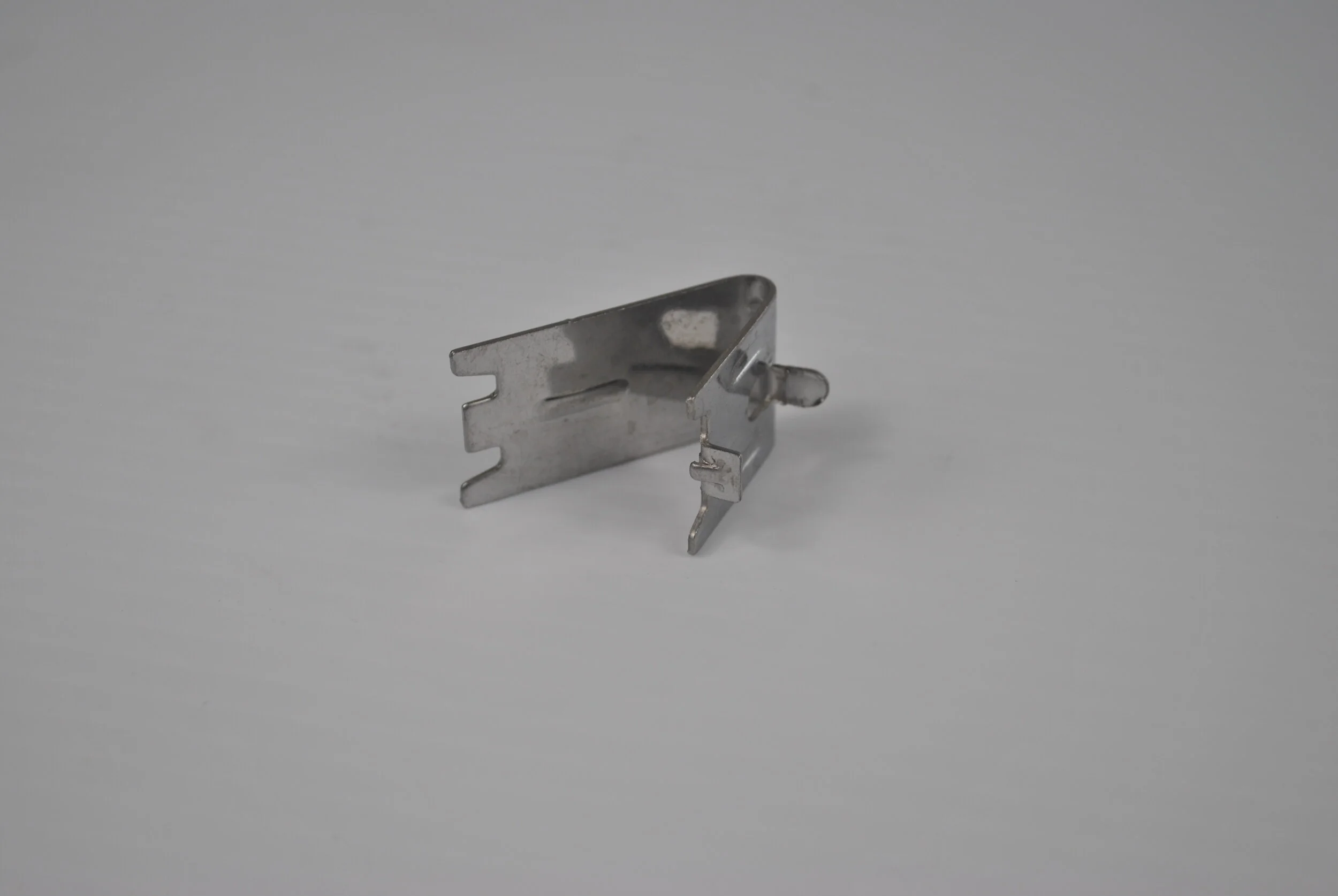 SHELF CLIP 542013-66490313 BISON SHELF CLIPS.JPG