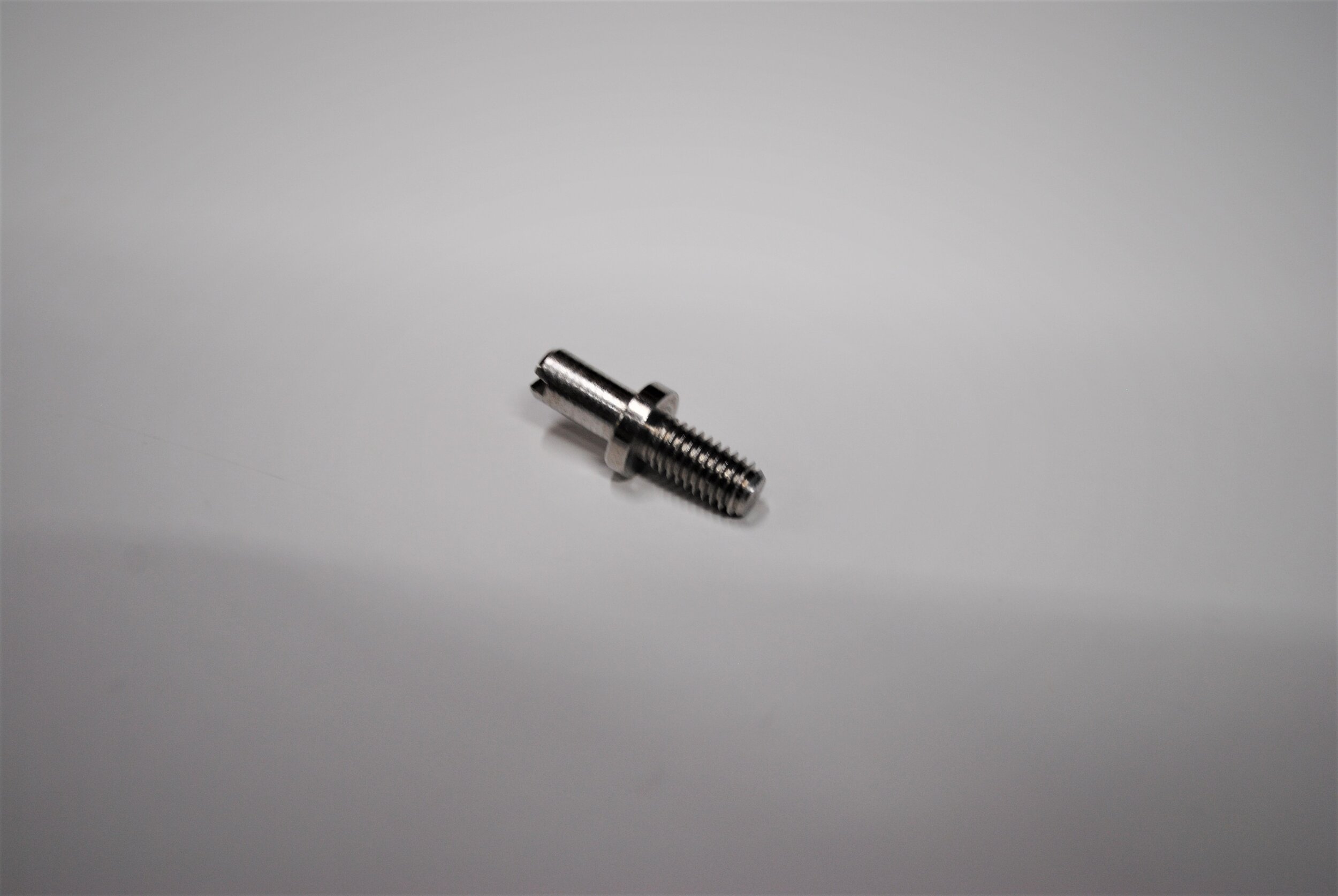 LID HINGE AXIS P113.jpg