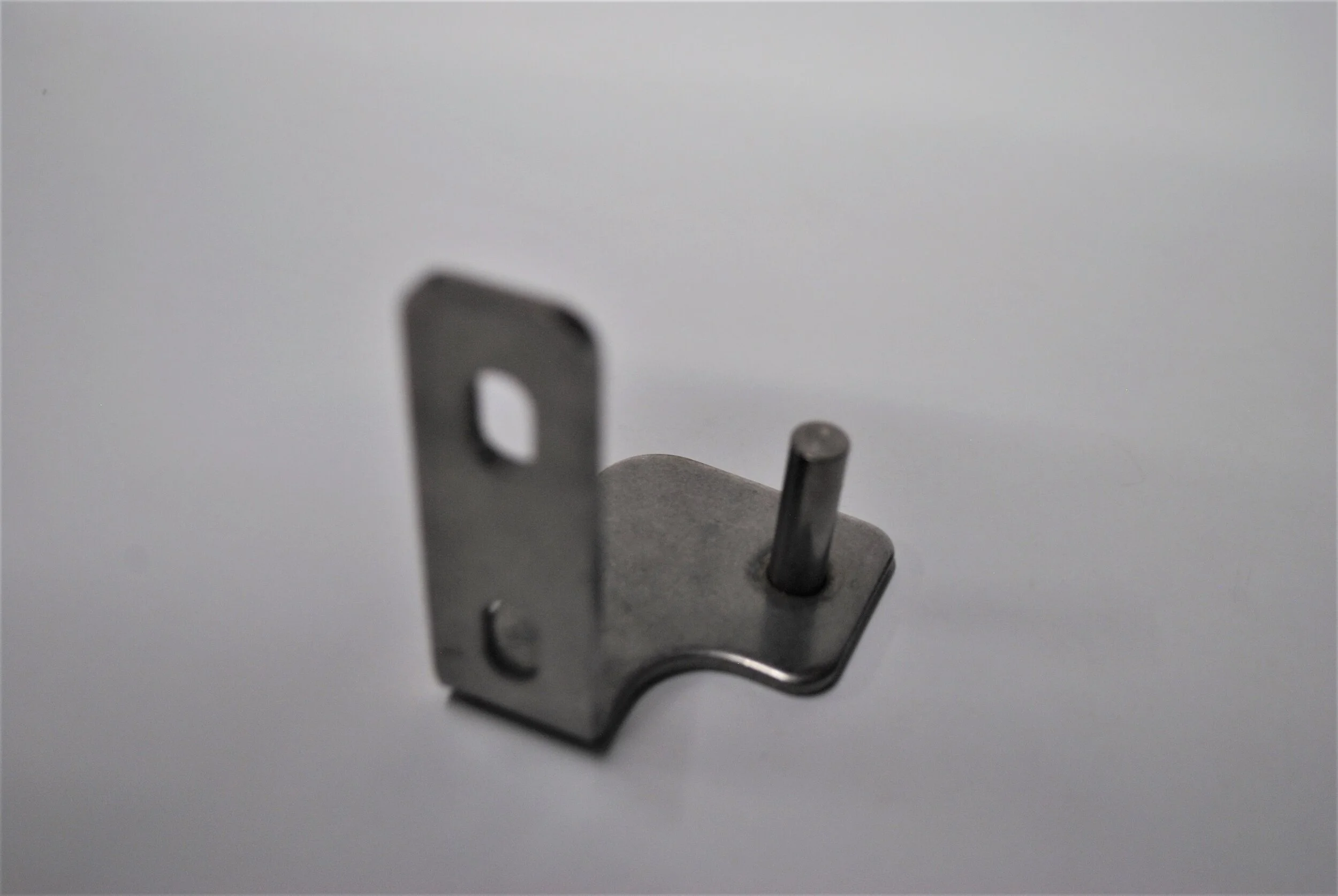 UPPER LEFT HINGE U4818.jpg