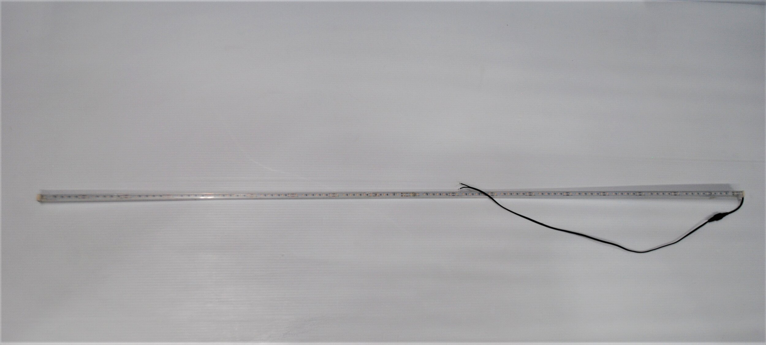 DELI LED 12X12X1500mm 25W.jpg
