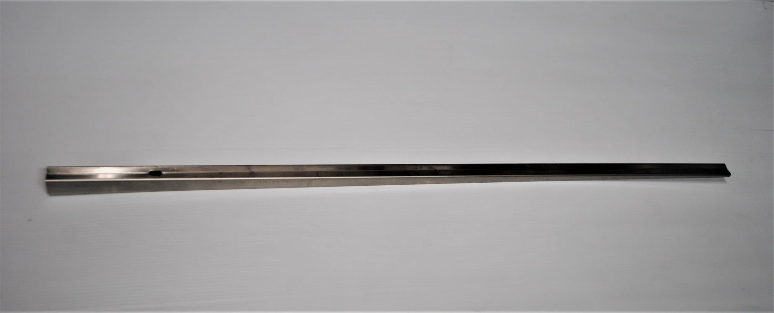 DOOR TRACK 47029.jpg
