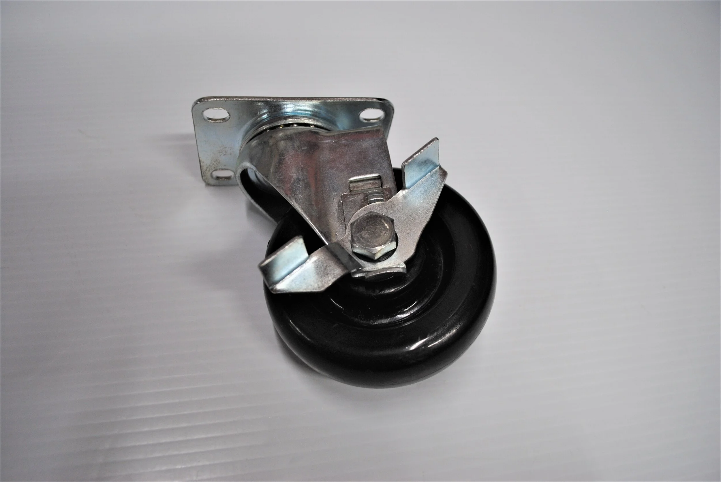 4 INCH CASTER W BRAKE CBF.jpg
