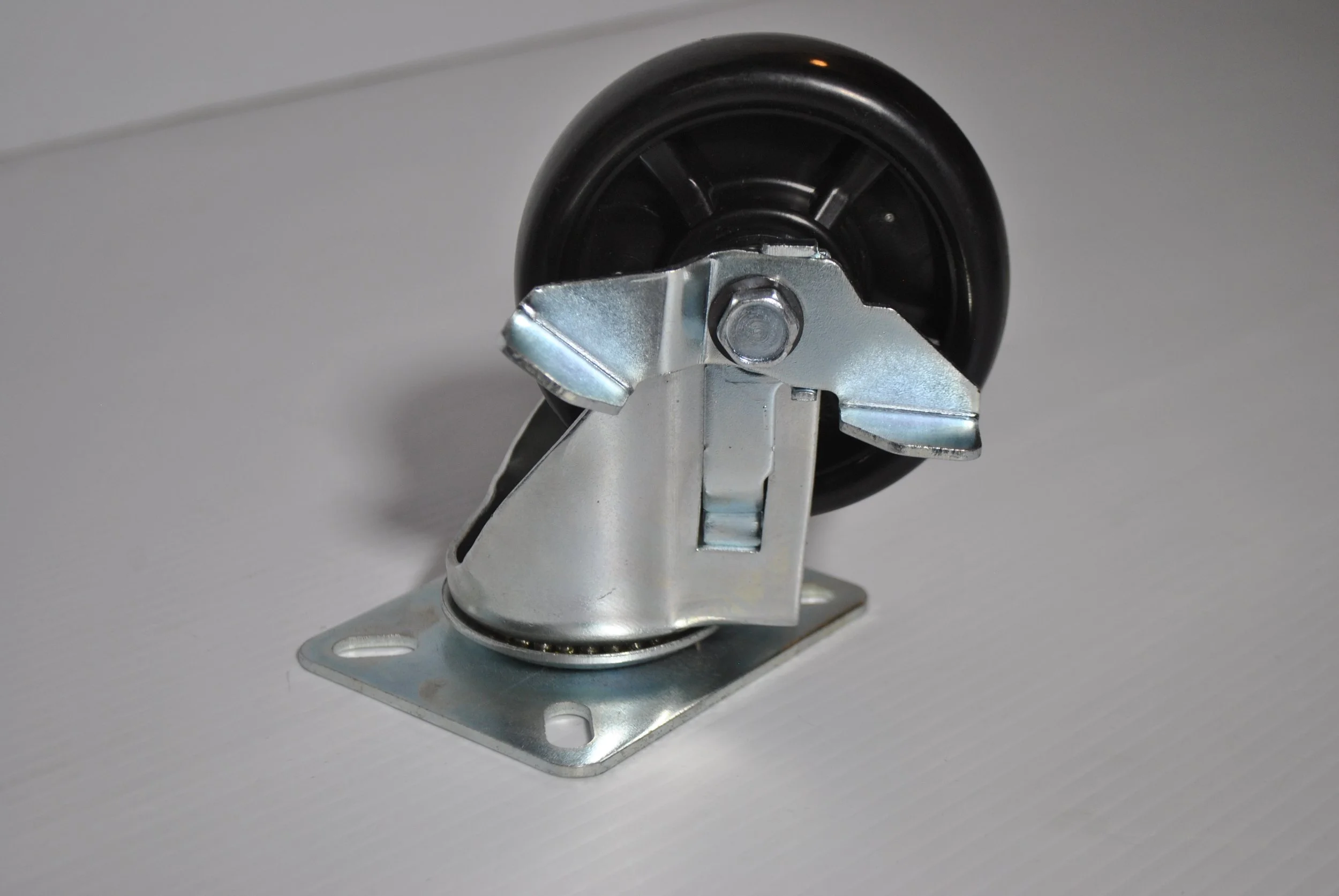 4 inch caster with brake 12533110025.JPG