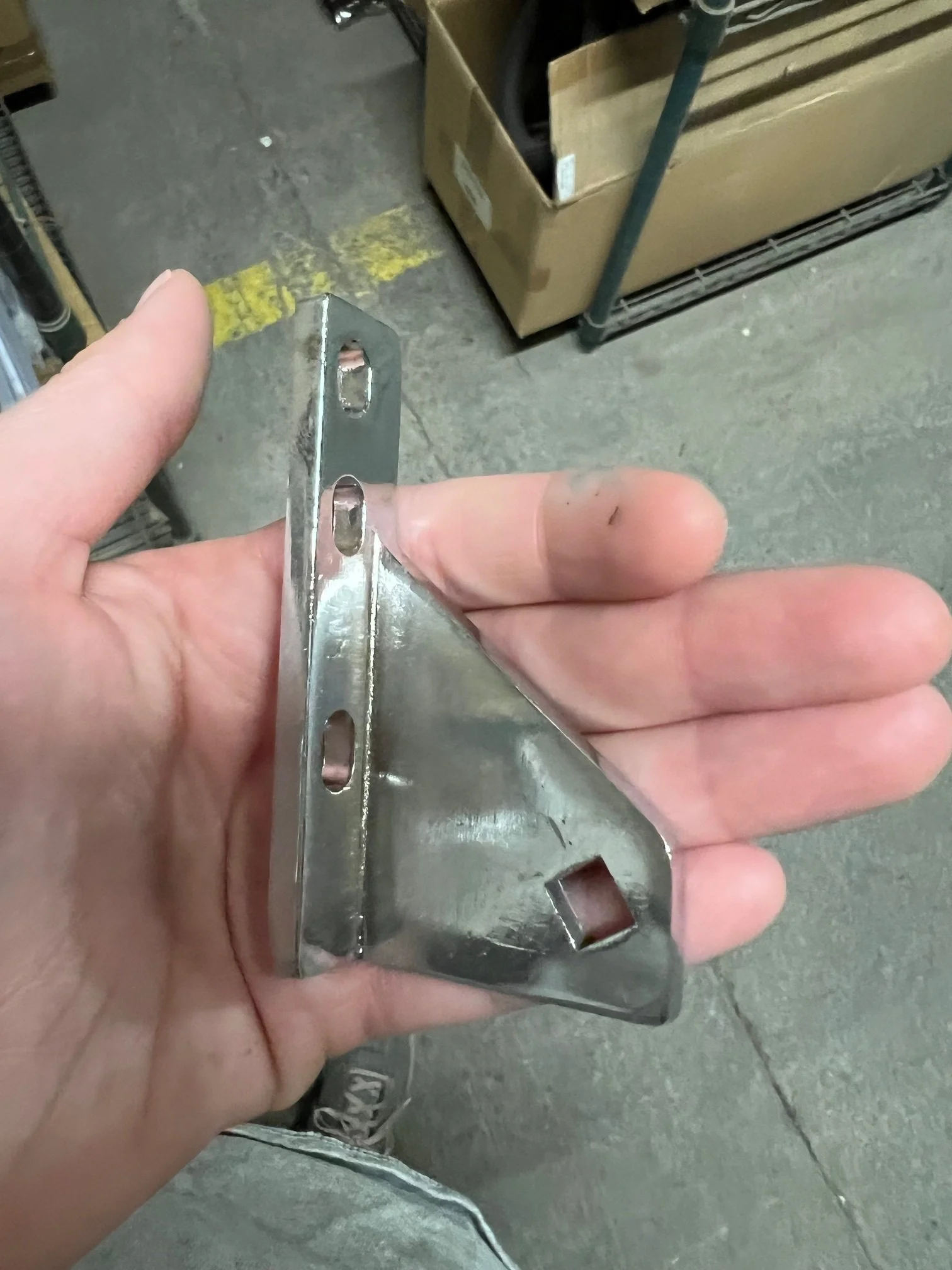 BOTTOM RIGHT HINGE 2199002129 photo 1.jpg