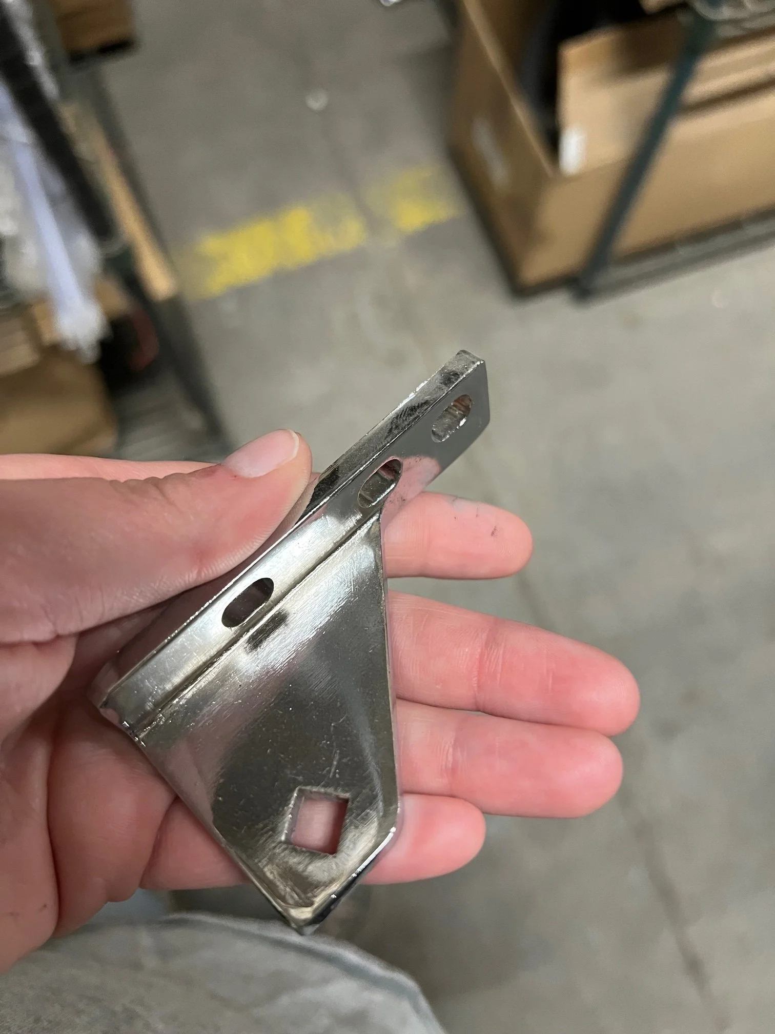 BOTTOM RIGHT HINGE 2199002129 photo 3.jpg