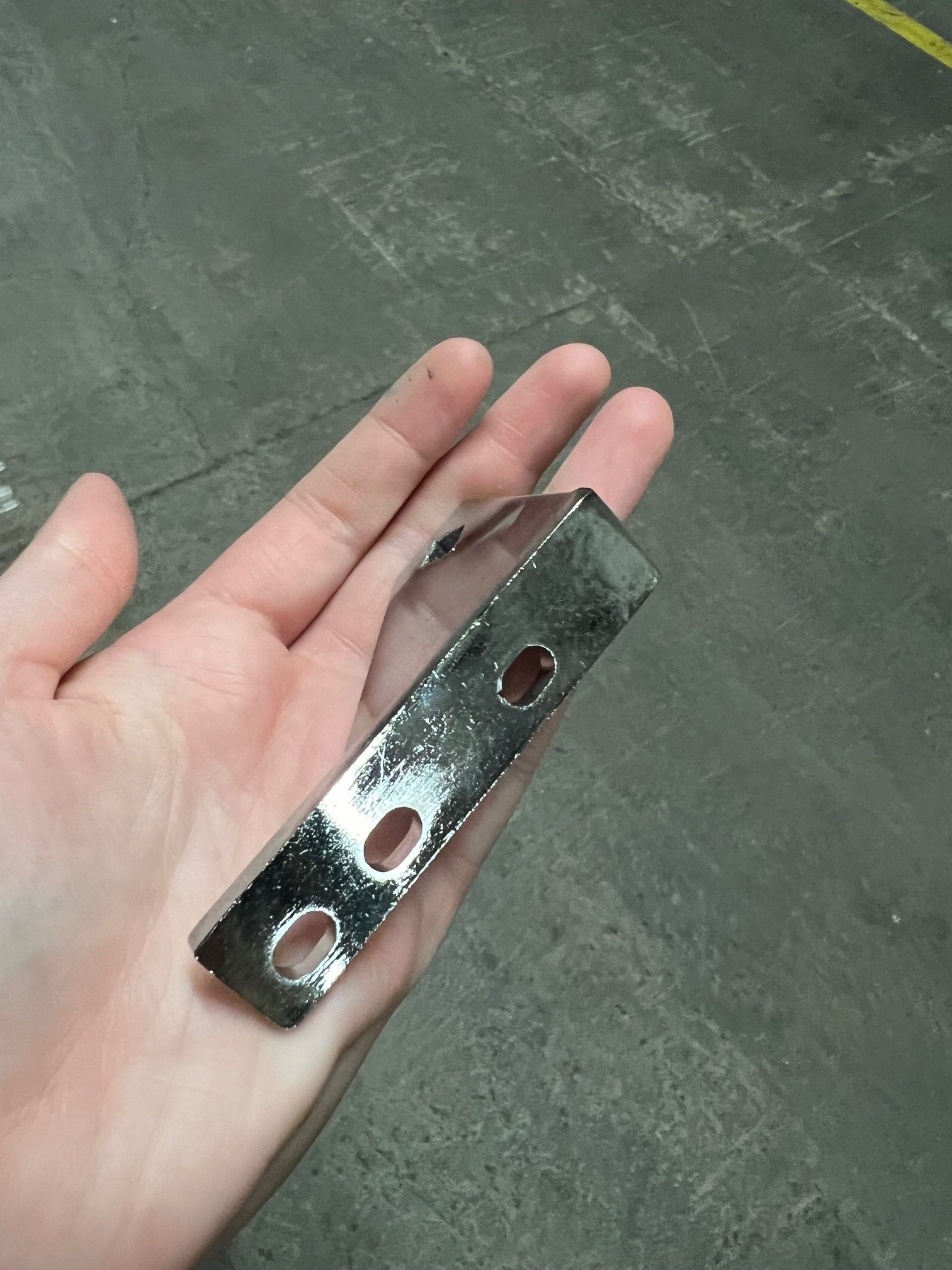 BOTTOM LEFT HINGE 2199002131 photo 2.jpg