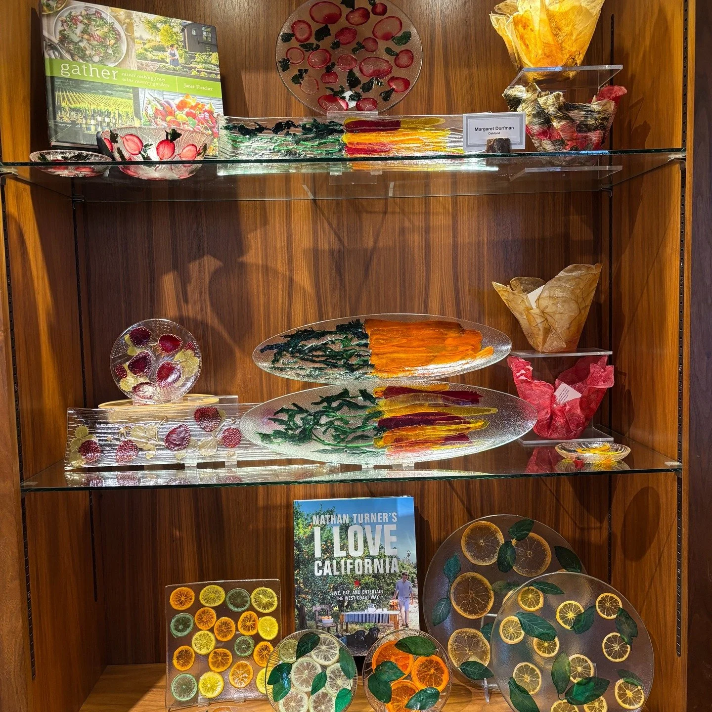 Fresh from the garden!
New Margaret Dorfman vegetable parchment serve ware has arrived. Locally sourced fruits and vegetables fused to recycled glass, preserving the vibrant beauty of a just-picked harvest.
Food safe, fully sealed, and effortlessly s