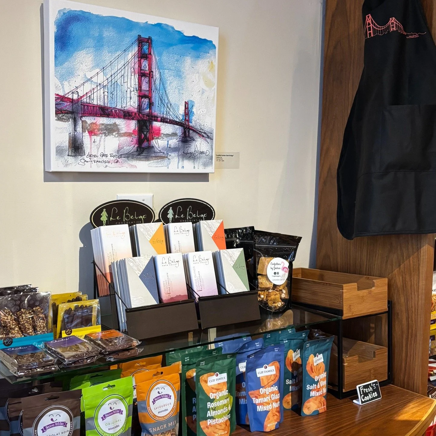 A local icon, reimagined.
This Golden Gate Bridge canvas by Nathan &ldquo;Nate1&rdquo; Tan captures the energy and edge of San Francisco through a distinctly modern lens. With roots in the Bay Area&rsquo;s early graffiti movement and over 30 years in