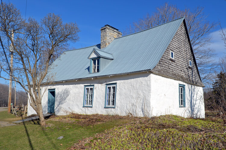 La maison Drouin, Sainte-Famille. Photo prise en 2012 par le collaborateur Wikimedia Commons Selbymay.