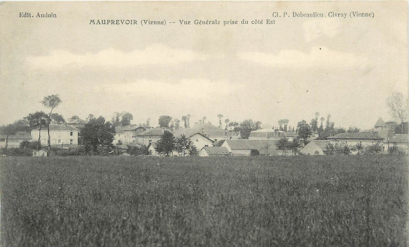 Carte postale non-datée de Mauprévoir (Geneanet)