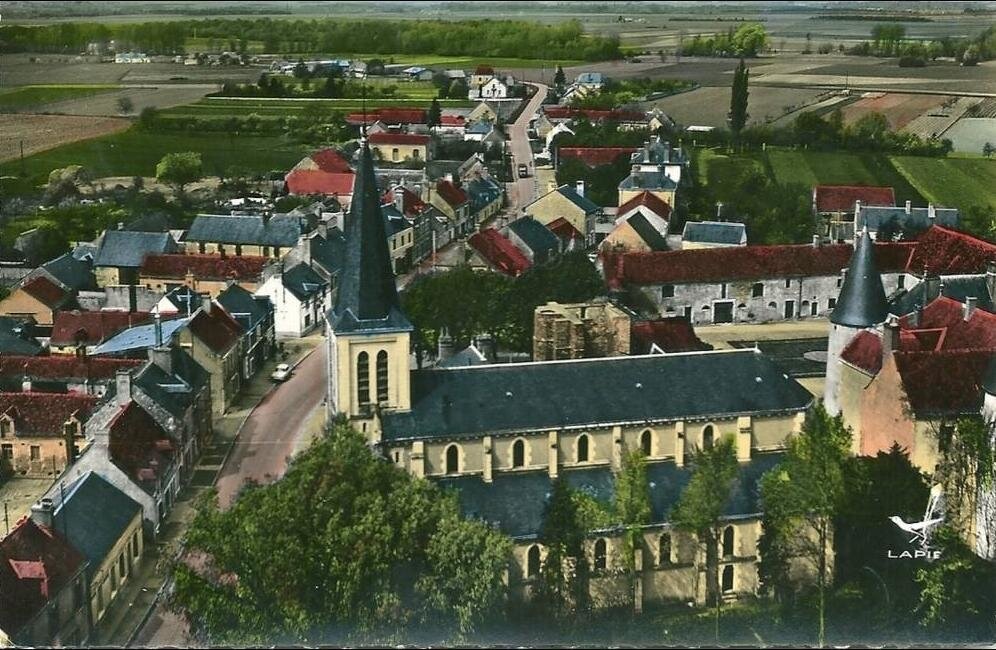 •	Undated aerial photo of Huisseau-sur-Mauves (Geneanet)