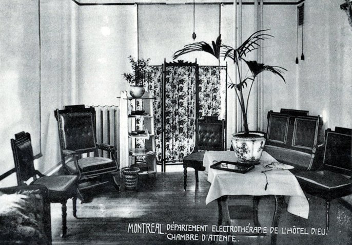 « Salle d'attente, département d'électrothérapie, Hôtel-Dieu, Montréal, QC, vers 1910 » (Musée McCord)