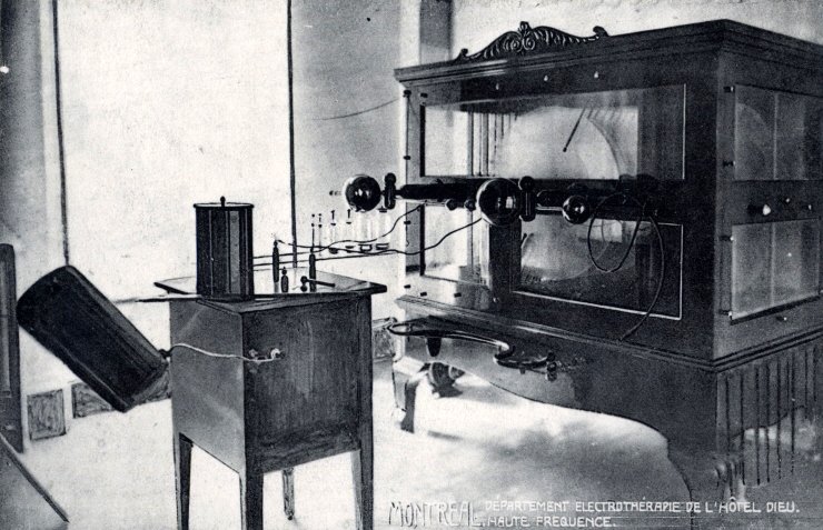 « Département d'électrothérapie, Hôtel-Dieu, Montréal, Montreal, QC, vers 1910 » (Musée McCord)
