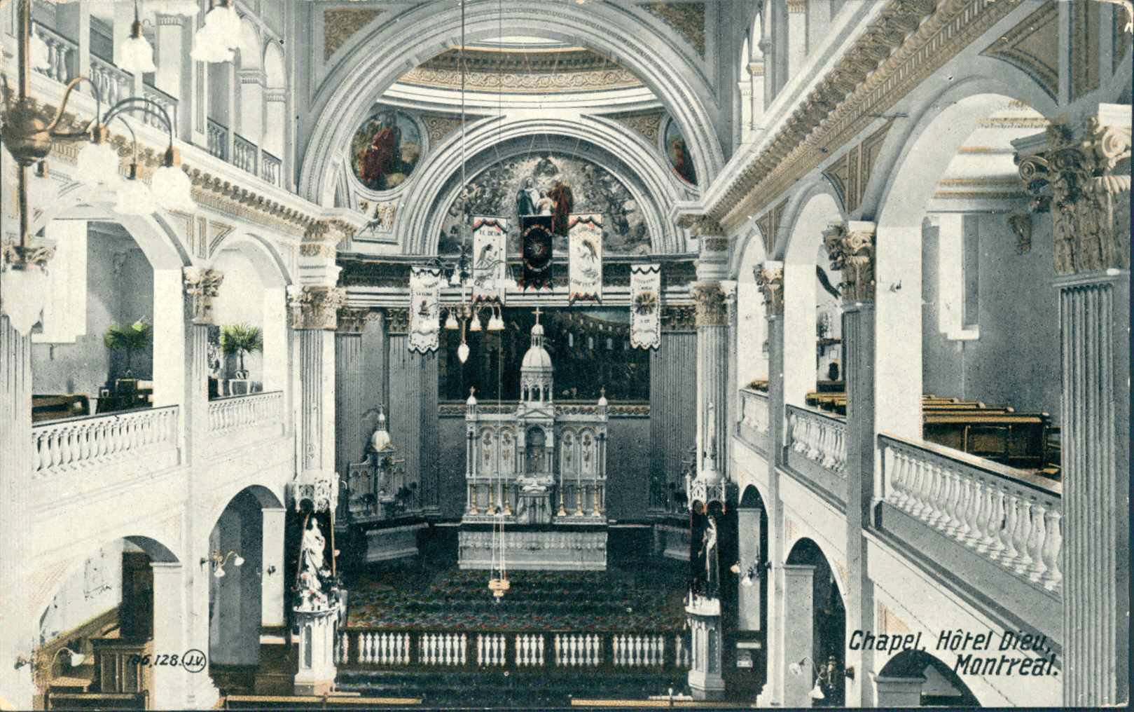 « Chapelle, Hôtel-Dieu, Montréal », vers 1905 (Bibliothèque et Archives nationales du Québec).