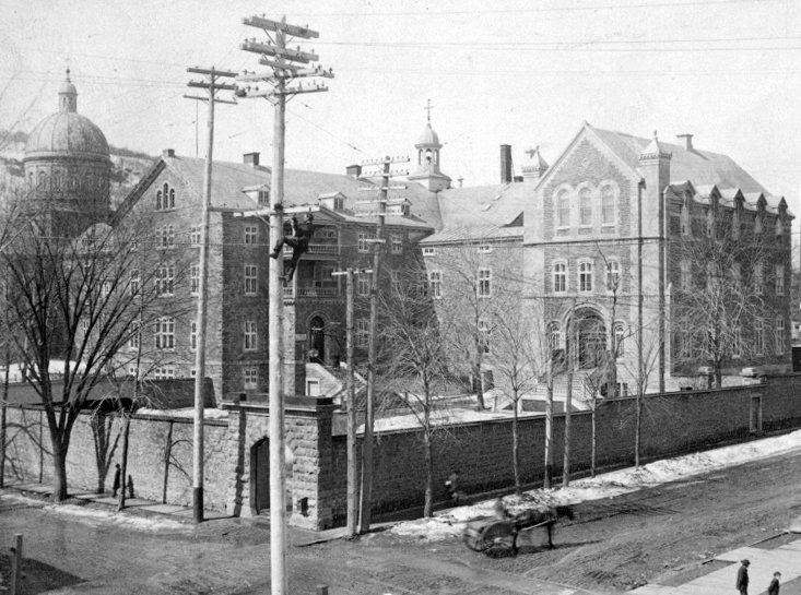 "Hôtel-Dieu, Montréal, QC, about 1890" (McCord Museum) 