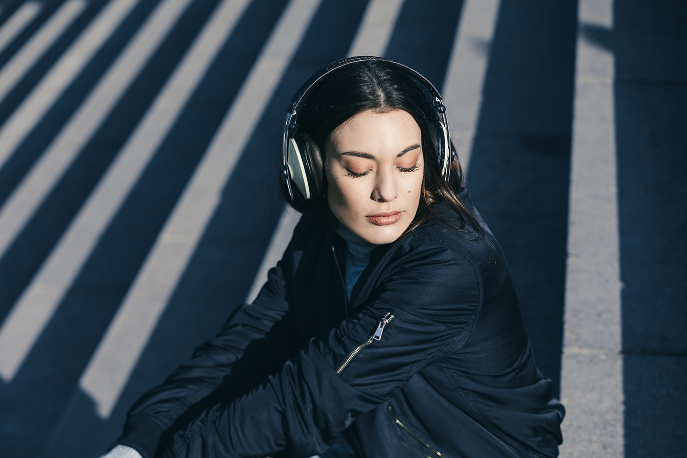 Glover_Over-Ear_Meike-511-Edit-Edit.jpg