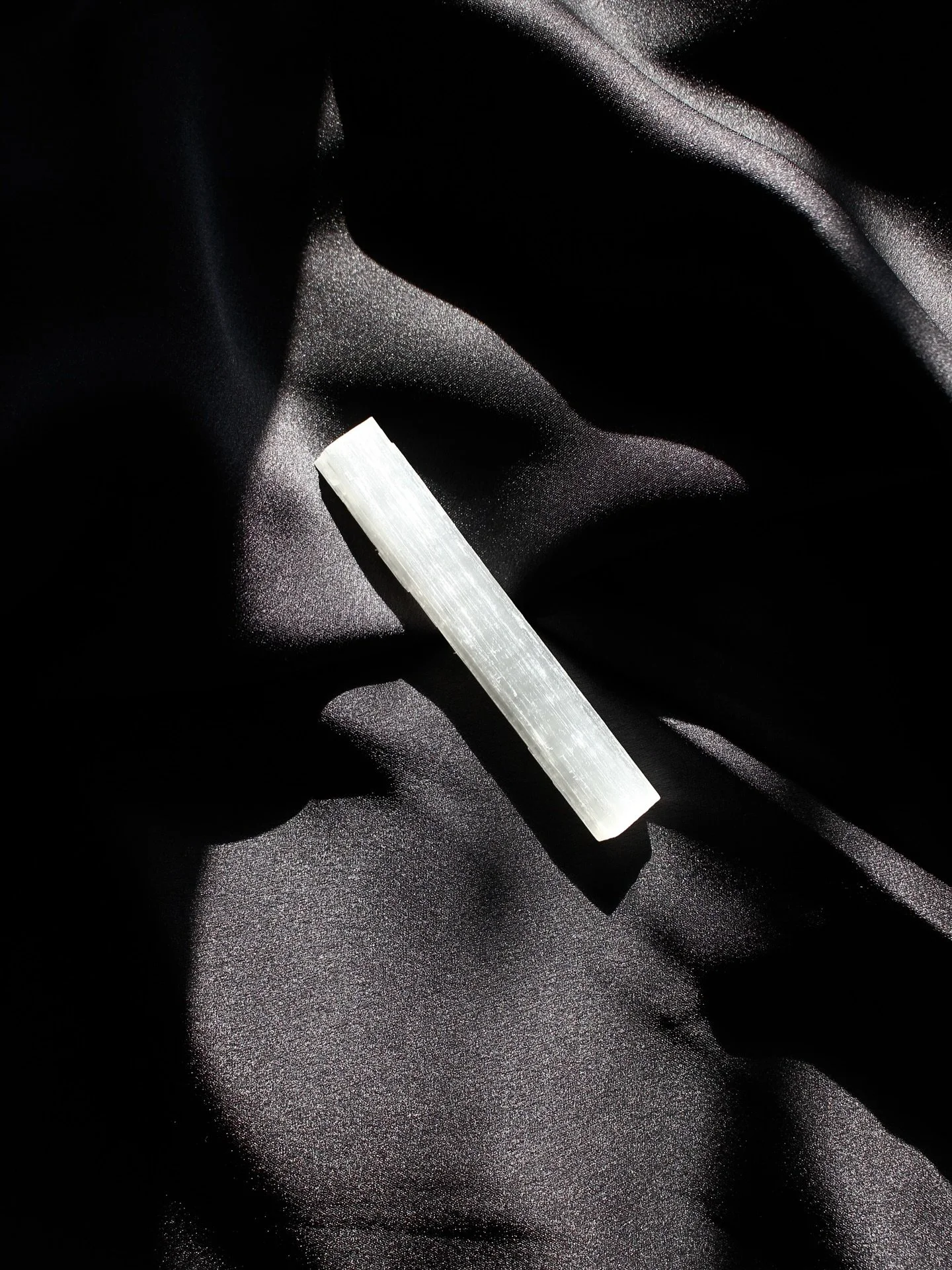 For our 2026 pre-orders, each planner will arrive with a complimentary artisan-cut selenite wand: a luminous tool long associated with clarity, cleansing, and energetic protection. In many traditions, selenite is believed to clear stagnant energy and
