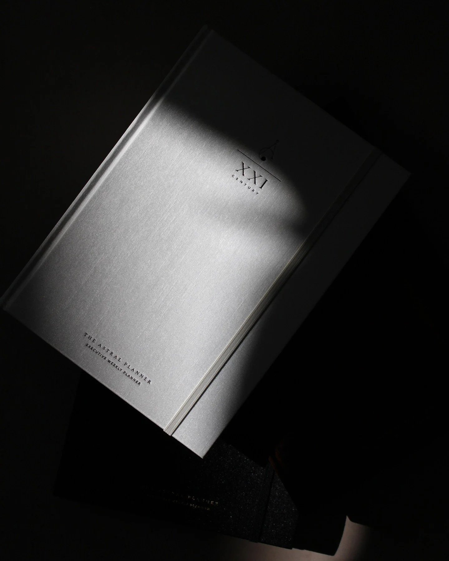 The Executive Weekly Planner was created for those who desire an at-a-glance planning ecosystem&mdash;one that honors both the details and the bigger picture.
 
Bound in our new artisan silk textile and printed on 120gsm archival paper, the Executive