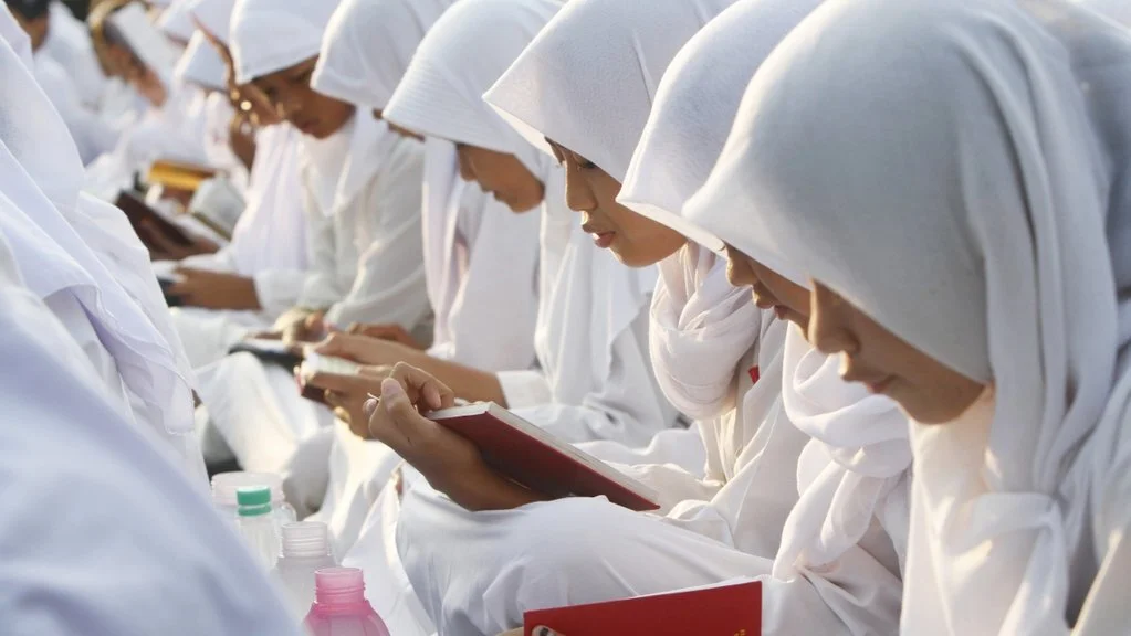 A personal religious choice: regions banned from forcing students to wear headscarfs 