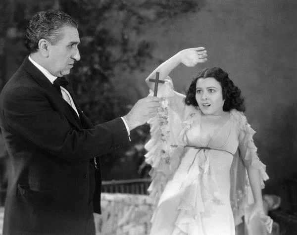 Lupita Tovar and Eduardo Arozamena in Dracula (1931, Universal, Spanish-language version)