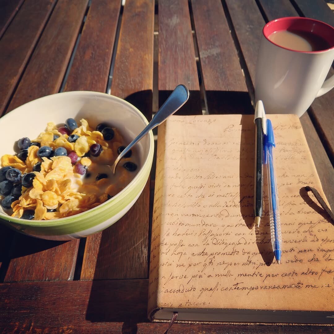 My morning writing routine.

#amwriting #amwritingfantasy #amwritingya #writingcommunity #writinglife #writersofinstagram #keepwriting#yafantasybooks #yadystopian #serialnovel #arcanepunk