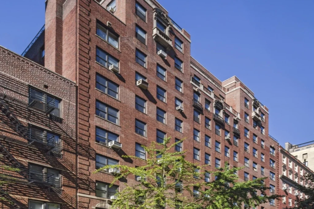 12-E.-88th-St.-SW-1-3548-624x1024.jpg