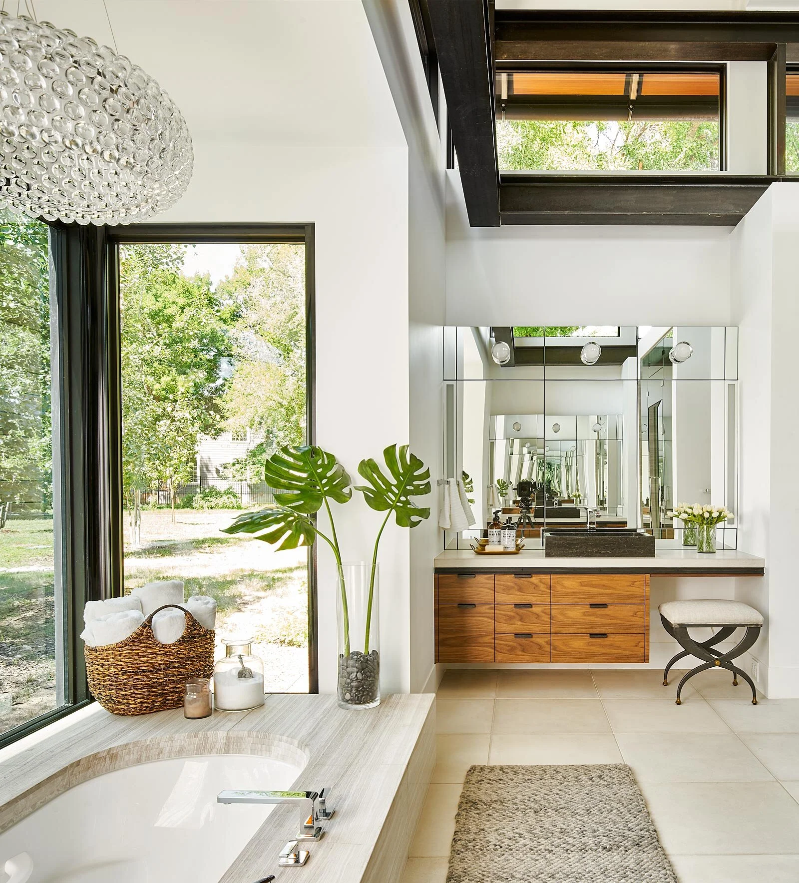 Luxe-Calcaire-08-0-10-18-Surround-Arch-Master-Bath-Web.jpg