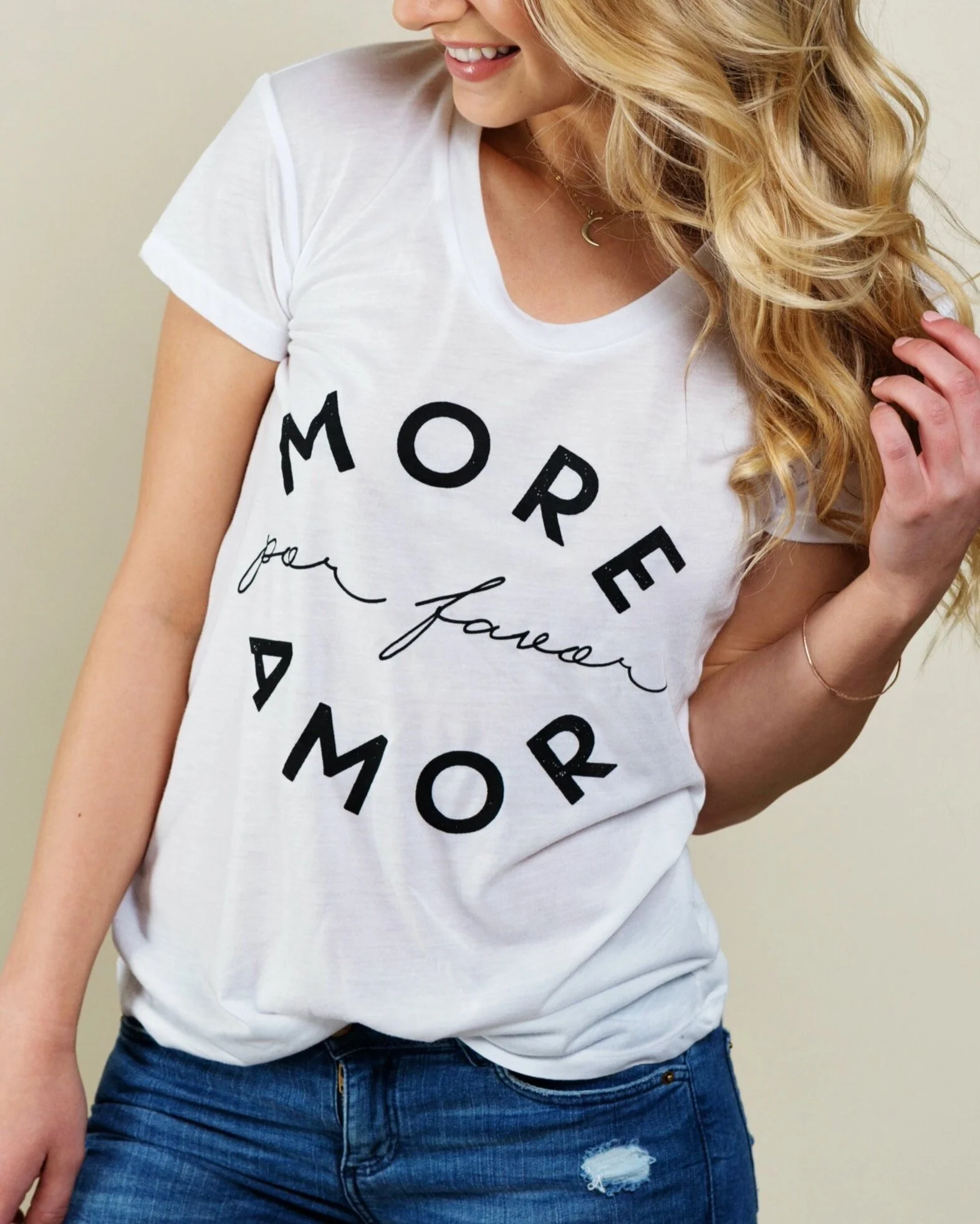 MOREAMOR_TEE_STUDIO1_34RATIO.jpg