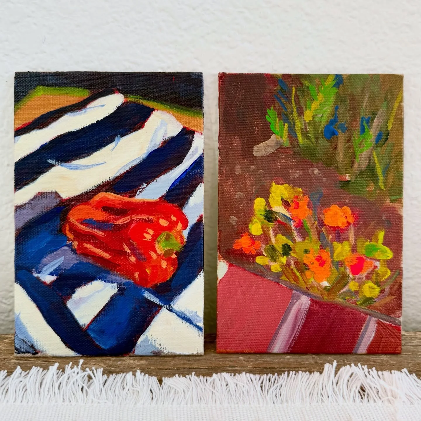 Day 15-16/100 Red Bell Pepper and Flaming Katys 🙌🏼 

#100daypaintingchallenge #art #mollyalexart #bellpepper #painting